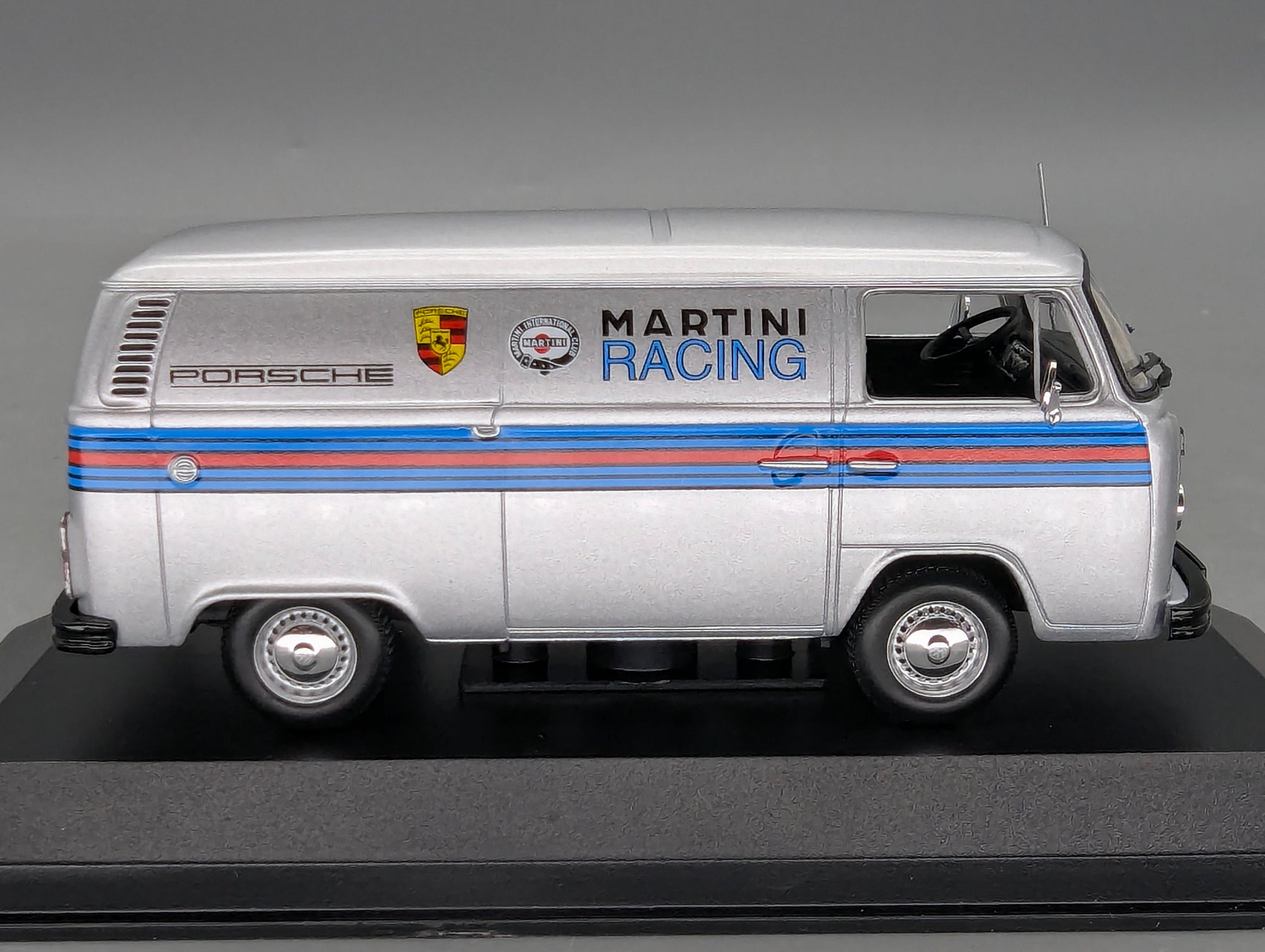 Coches a escala 1:43 Minichamps Volkswagen VW T2 Transporter Porsche Martini Plata con embalaje original