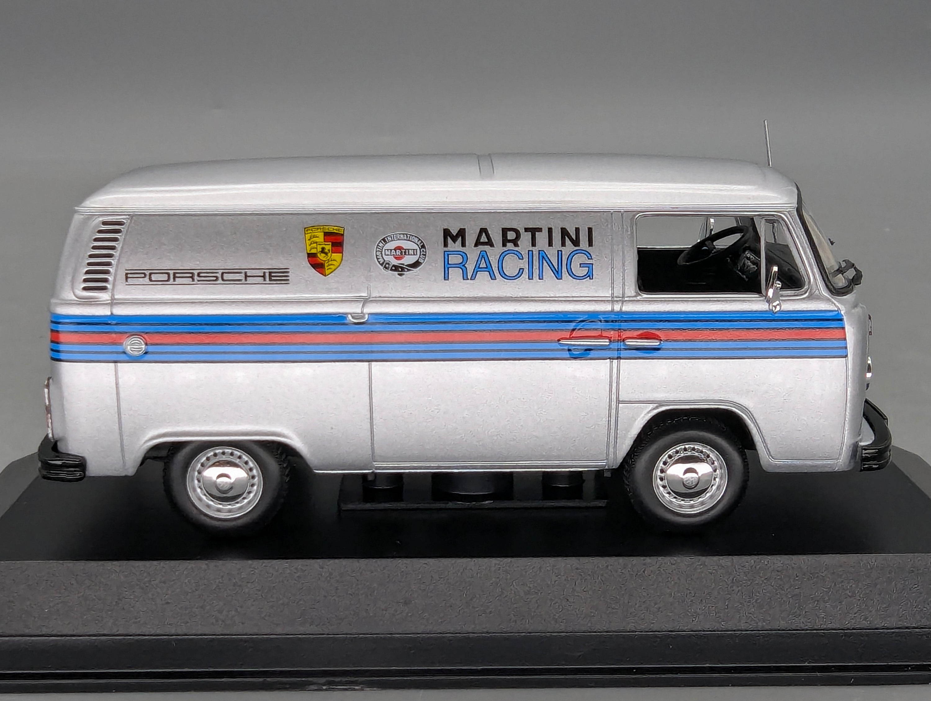 Coches a escala 1:43 Minichamps Volkswagen VW T2 Transporter Porsche Martini Plata con embalaje original