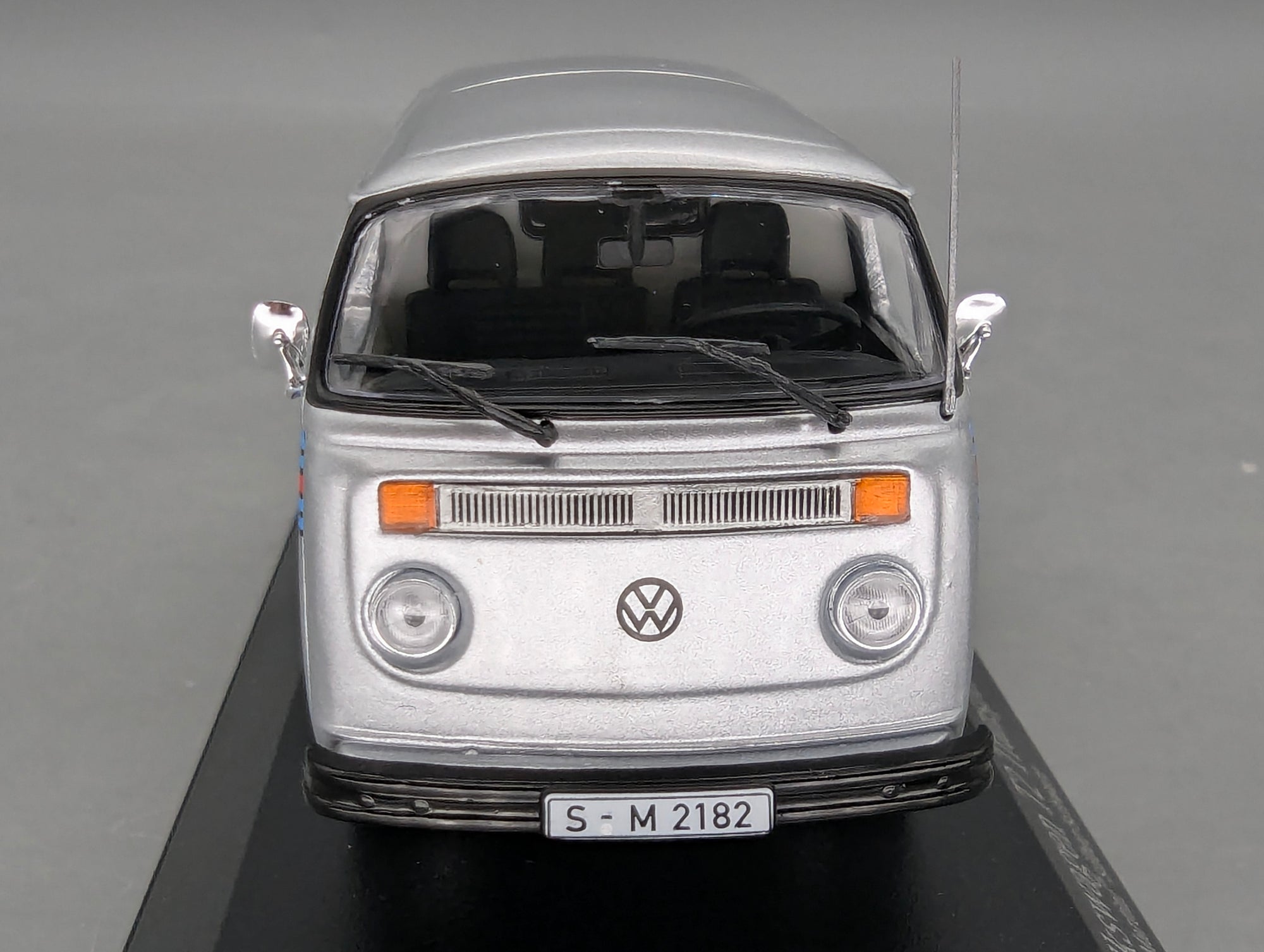Coches a escala 1:43 Minichamps Volkswagen VW T2 Transporter Porsche Martini Plata con embalaje original