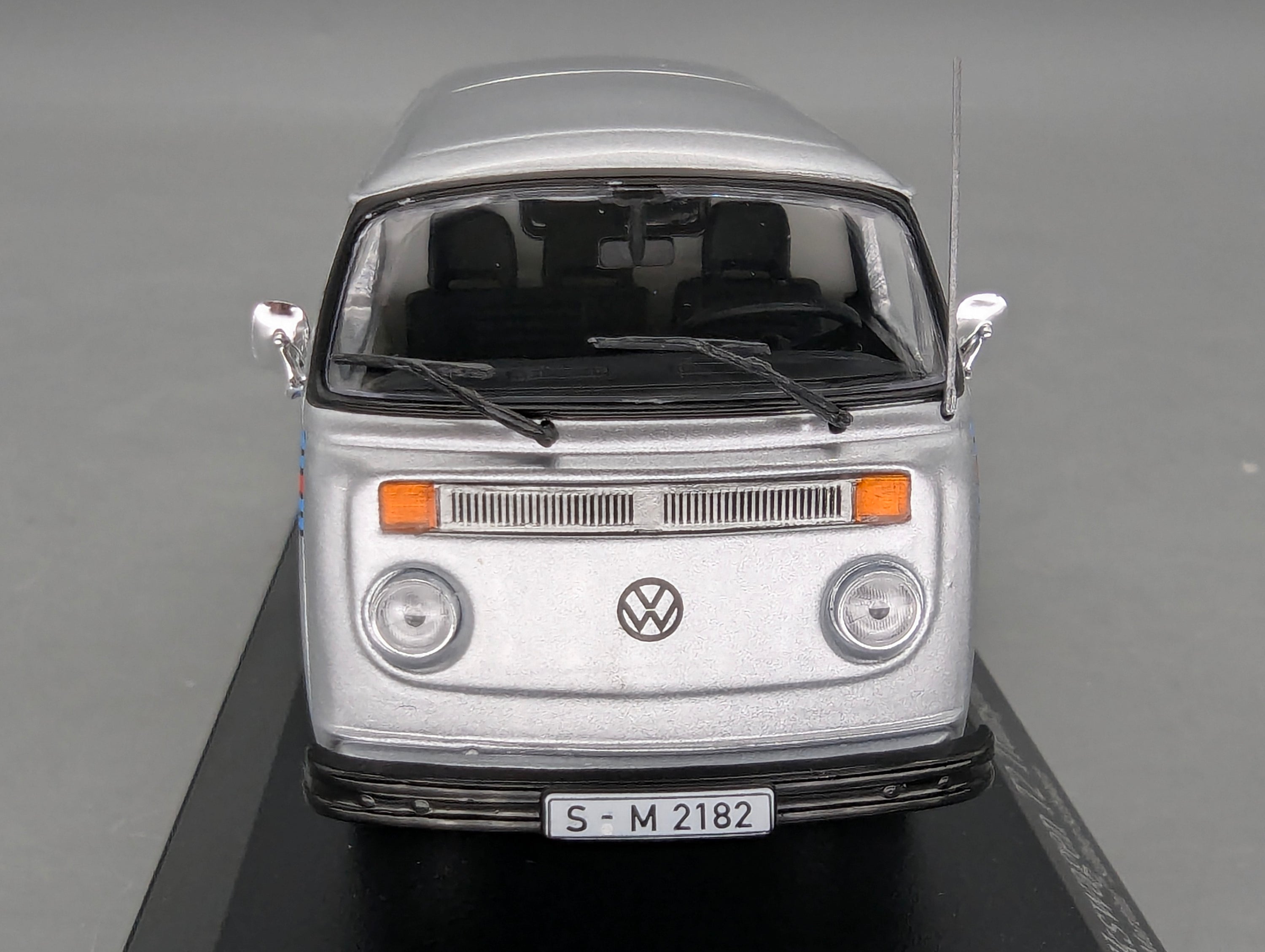 Coches a escala 1:43 Minichamps Volkswagen VW T2 Transporter Porsche Martini Plata con embalaje original