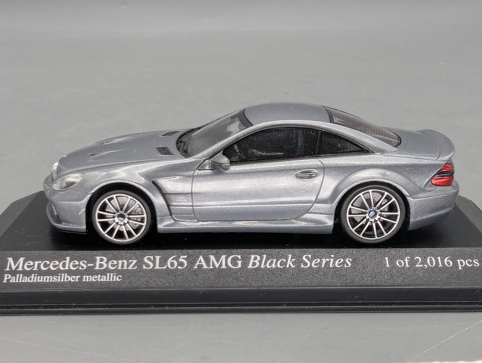Coches en miniatura 1:43 Minichamps Mercedes Benz SL65 AMG Black Series Plata con embalaje original