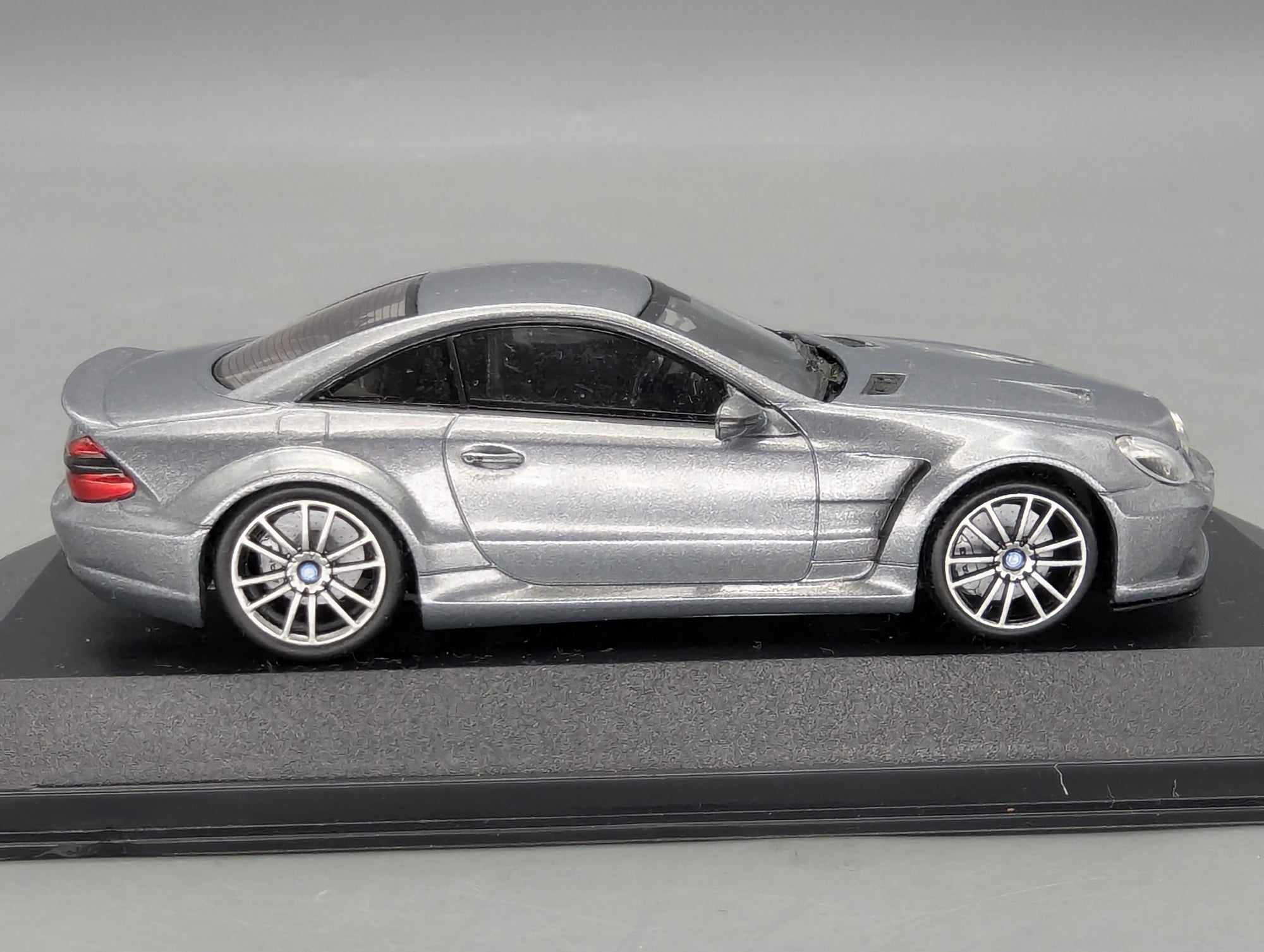 Coches en miniatura 1:43 Minichamps Mercedes Benz SL65 AMG Black Series Plata con embalaje original