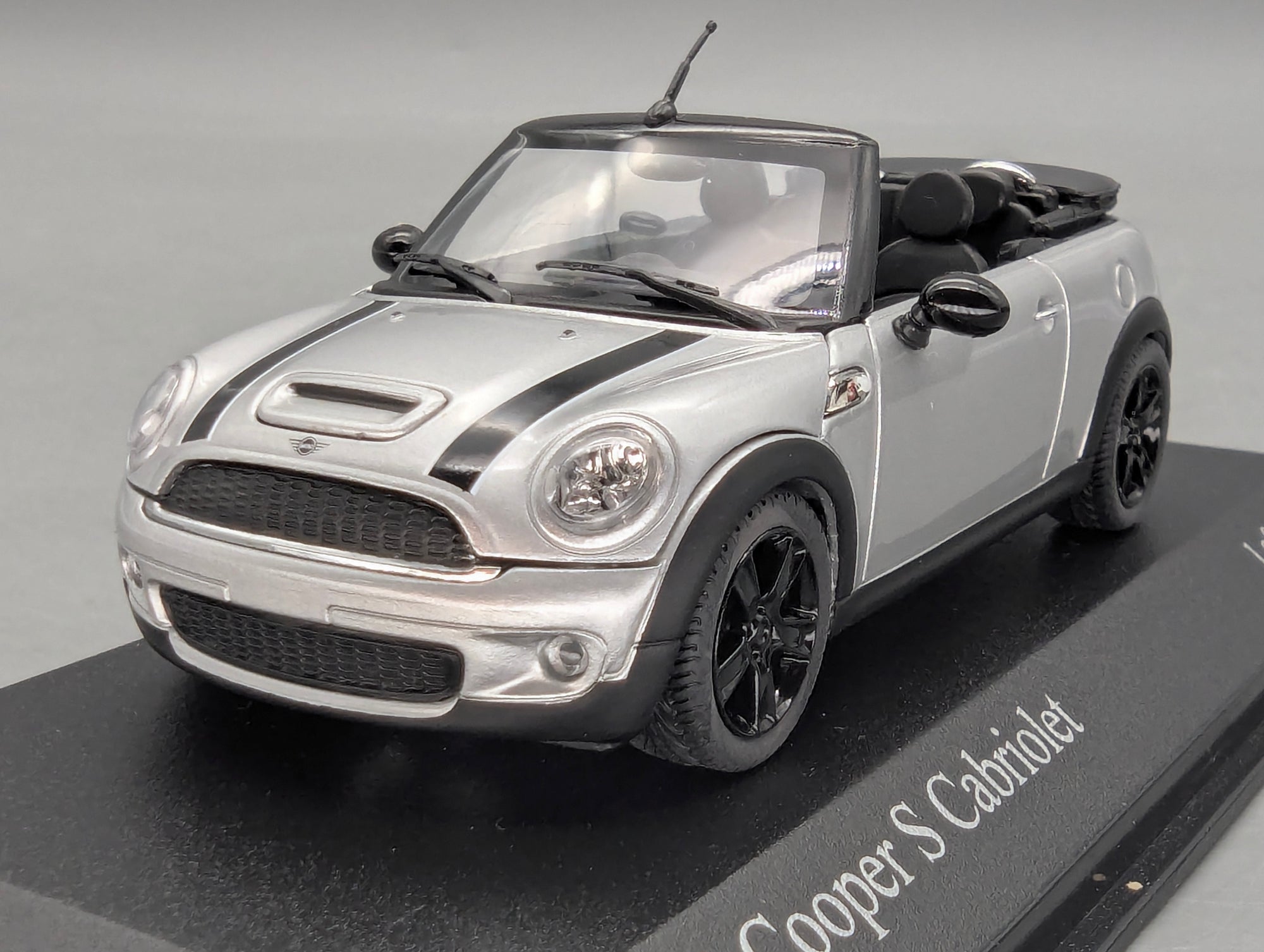 Modellautos 1:43 Minichamps Mini Cooper S Cabriolet 2009 Silber mit OVP