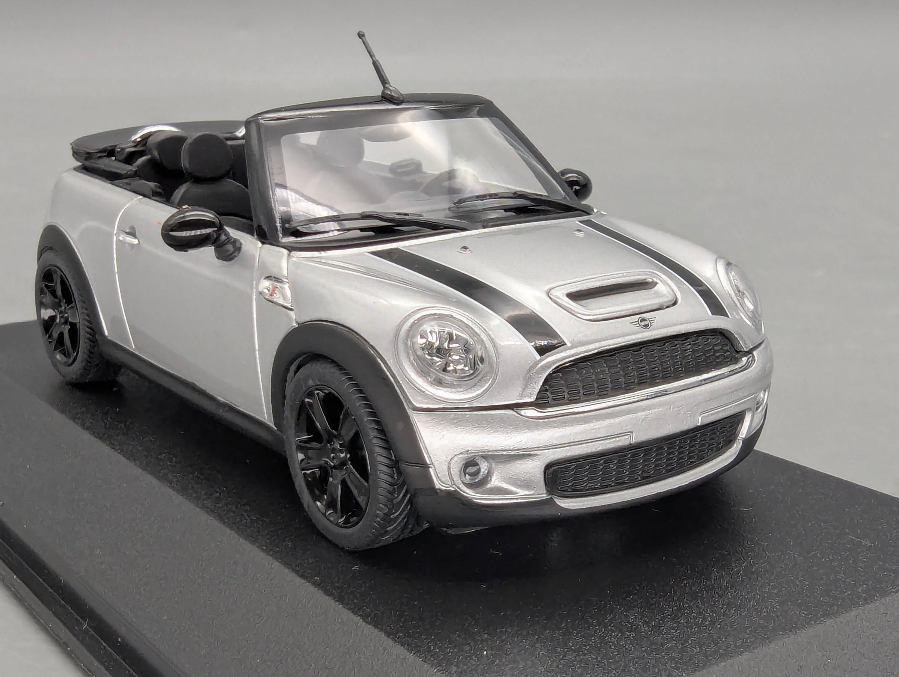 Modellautos 1:43 Minichamps Mini Cooper S Cabriolet 2009 Silber mit OVP