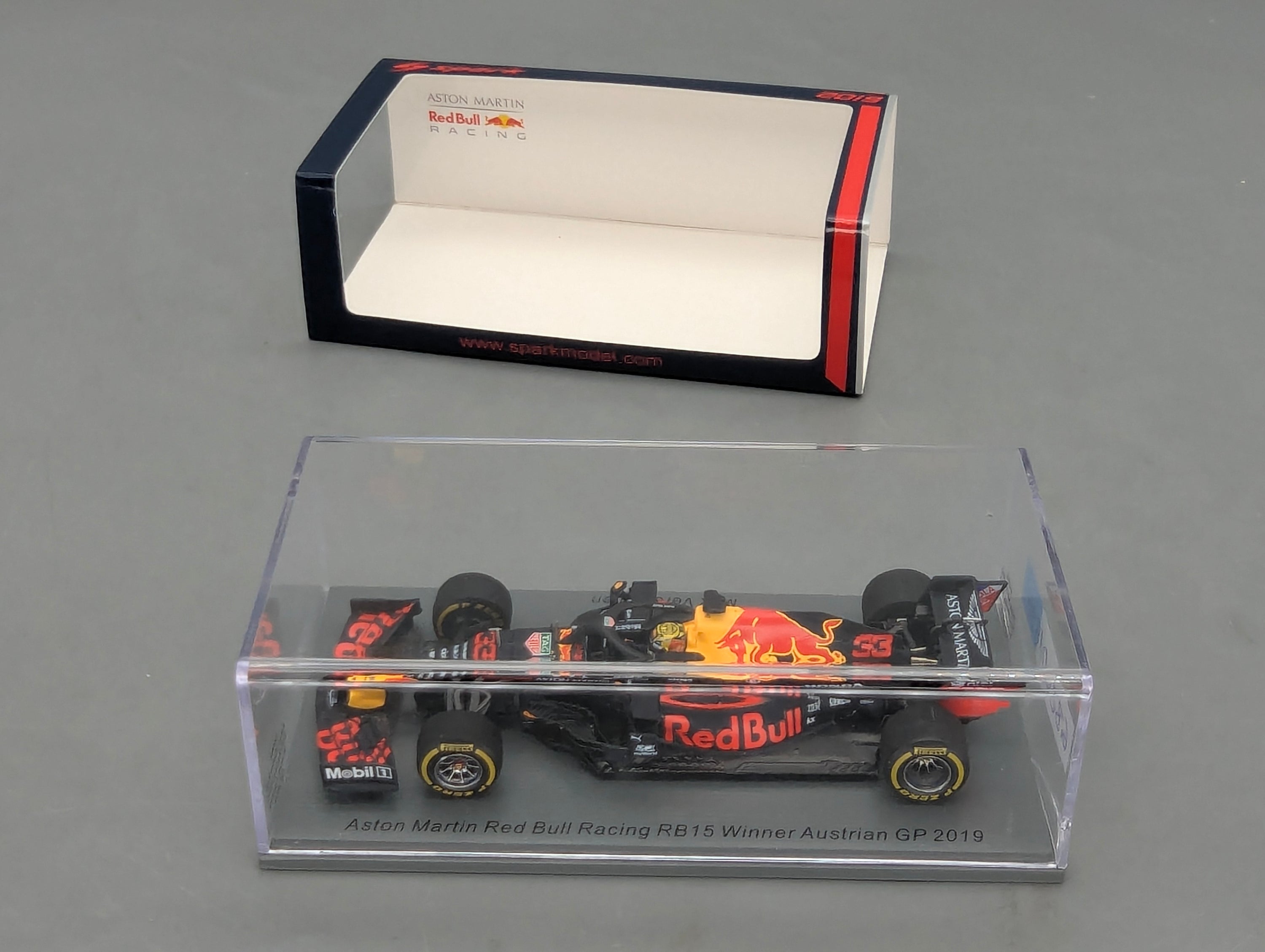 Coches a escala 1:43 Spark S6088 Aston Martin RB 15 GANADOR GP Austria 2019 #33 Verstappen embalaje original