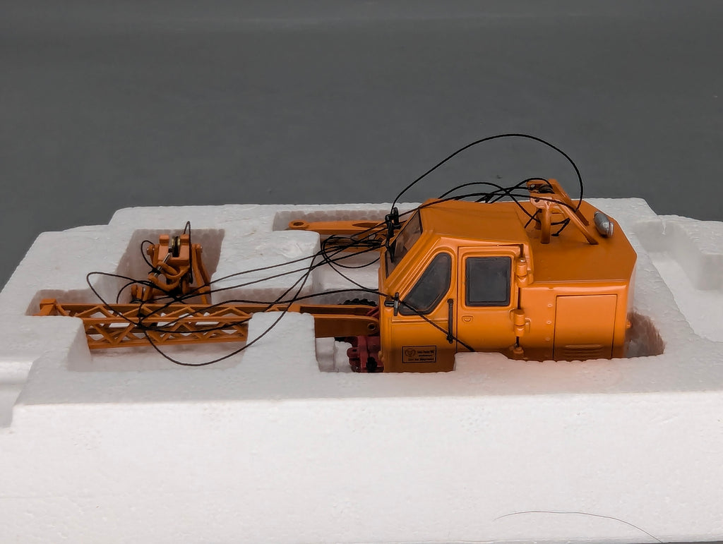 Excavadora Modelo 1:50 NZG 520 Fuchs 301 con embalaje original