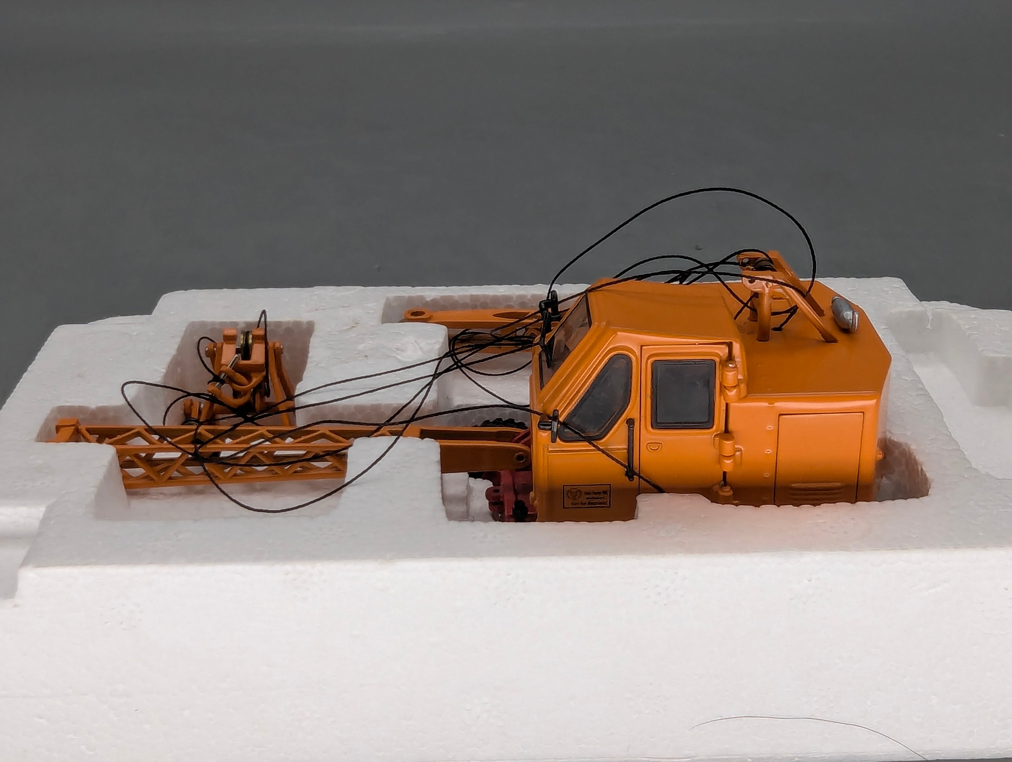 Excavadora Modelo 1:50 NZG 520 Fuchs 301 con embalaje original