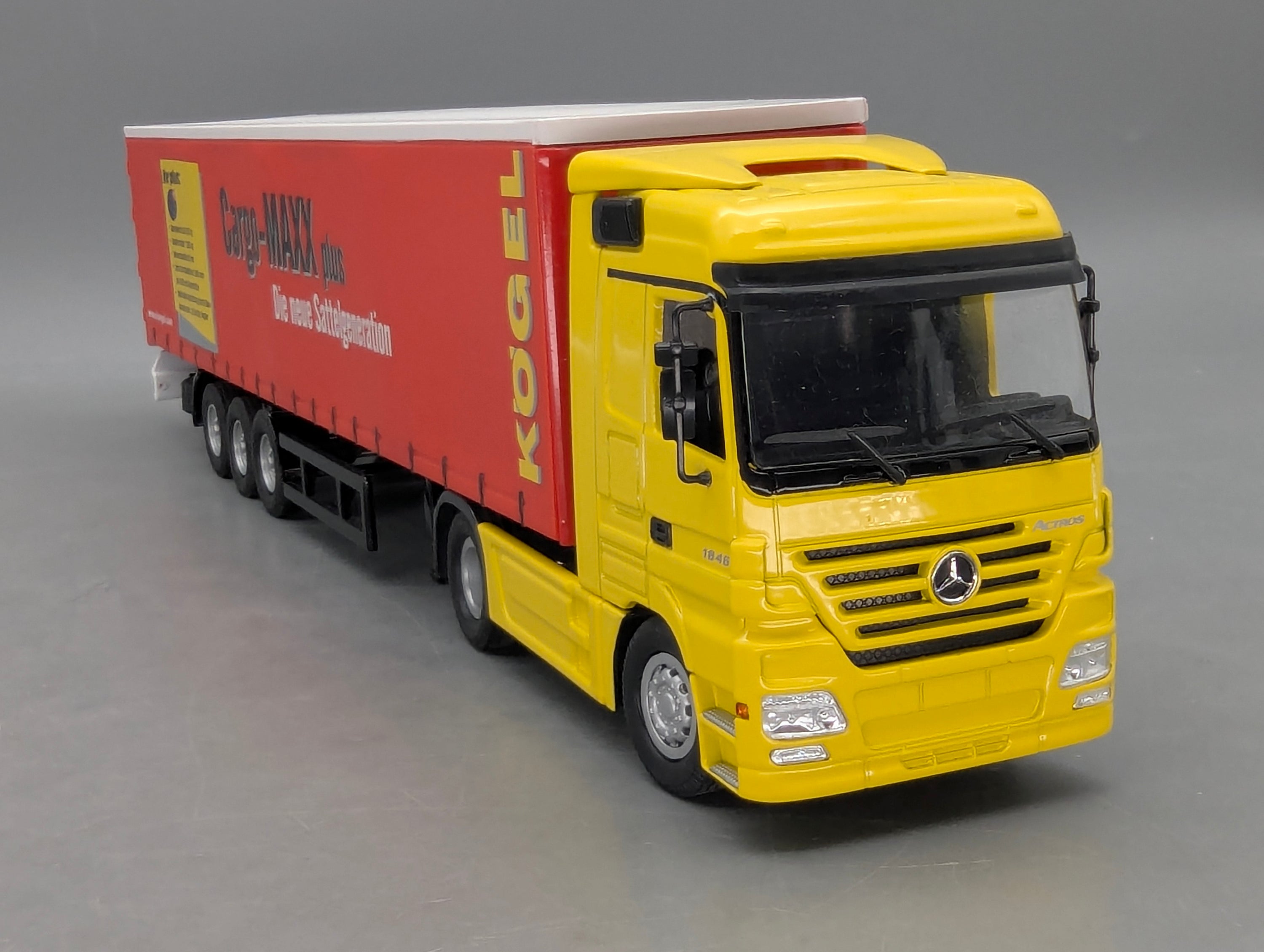 LKW Modell 1:50 NZG 555 Mercedes Benz Actros Kögel Gardinenauflieger mit OVP
