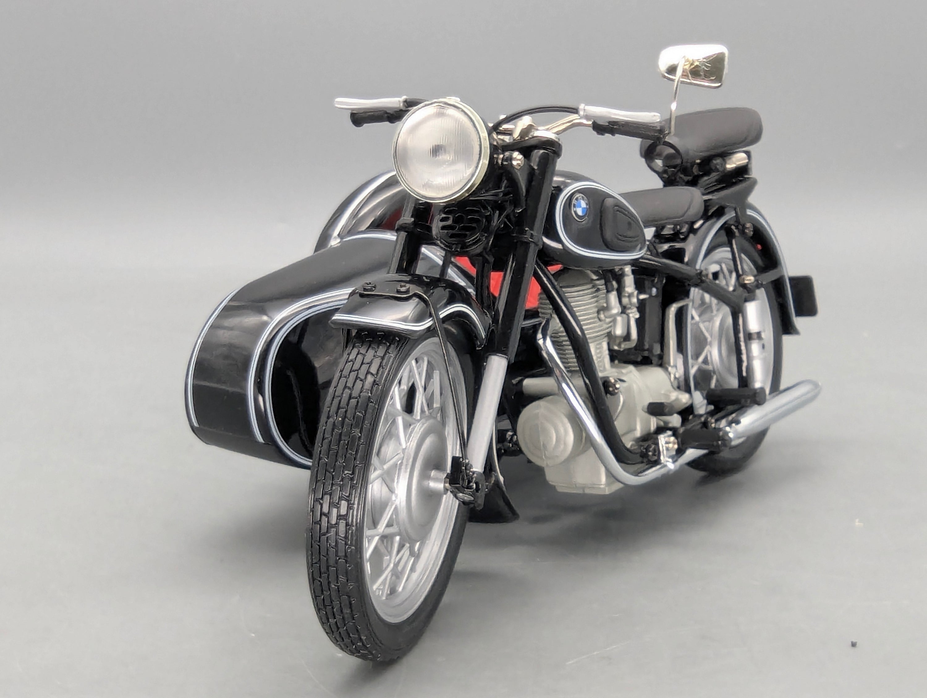 Motorcycle Model 1:10 Schuco BMW R25/3 black with sidecar with original packaging