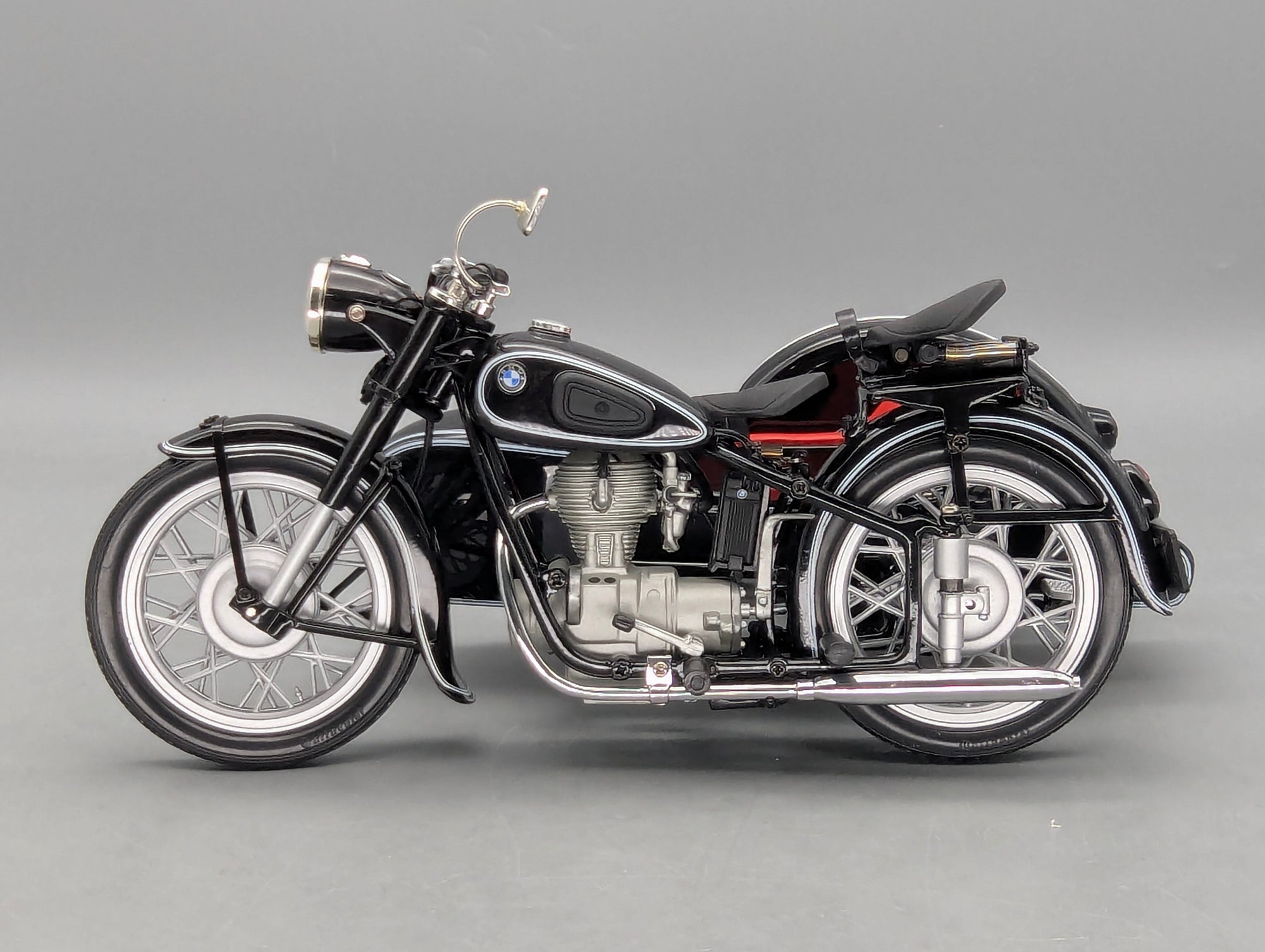 Motorcycle Model 1:10 Schuco BMW R25/3 black with sidecar with original packaging