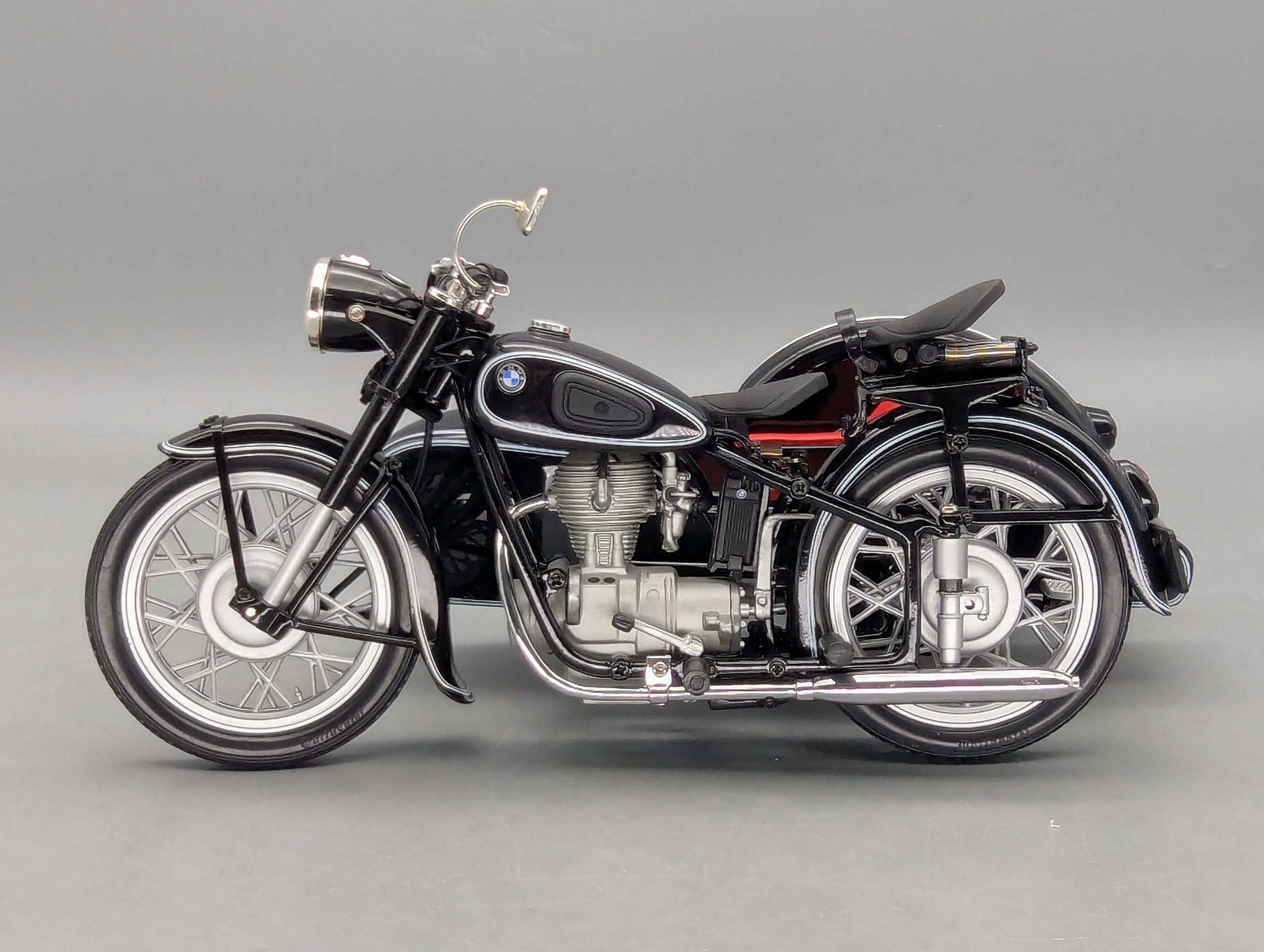 Motorcycle Model 1:10 Schuco BMW R25/3 black with sidecar with original packaging