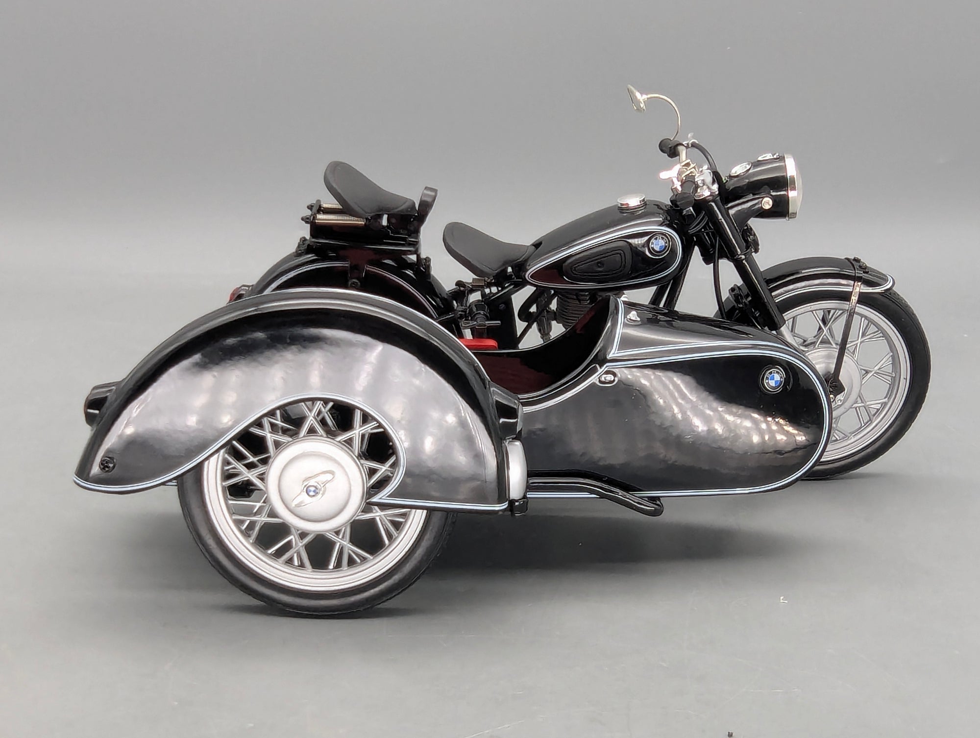 Motorcycle Model 1:10 Schuco BMW R25/3 black with sidecar with original packaging