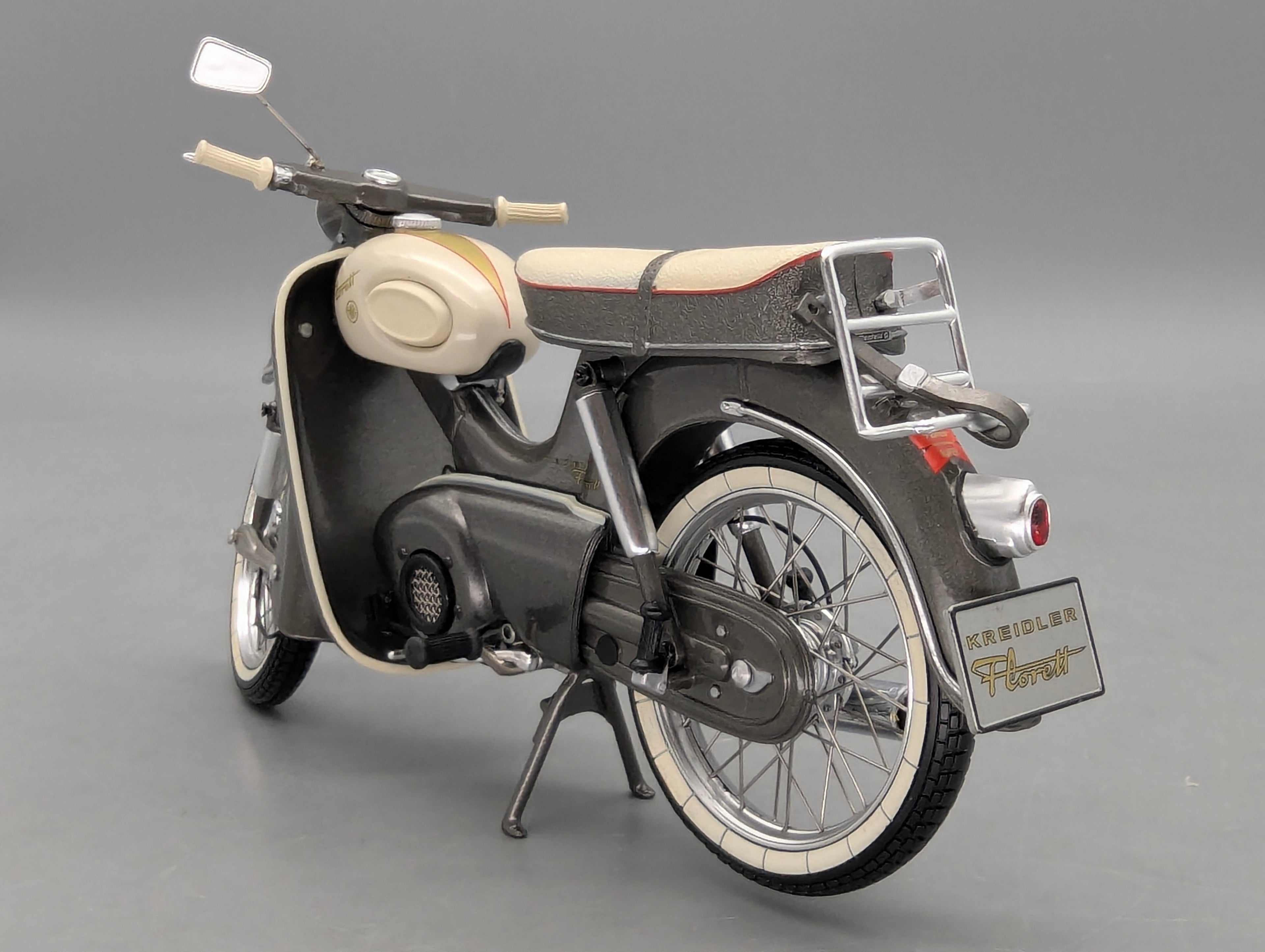 Modelo de motocicleta 1:10 Schuco Kreidler Florett Super con embalaje original