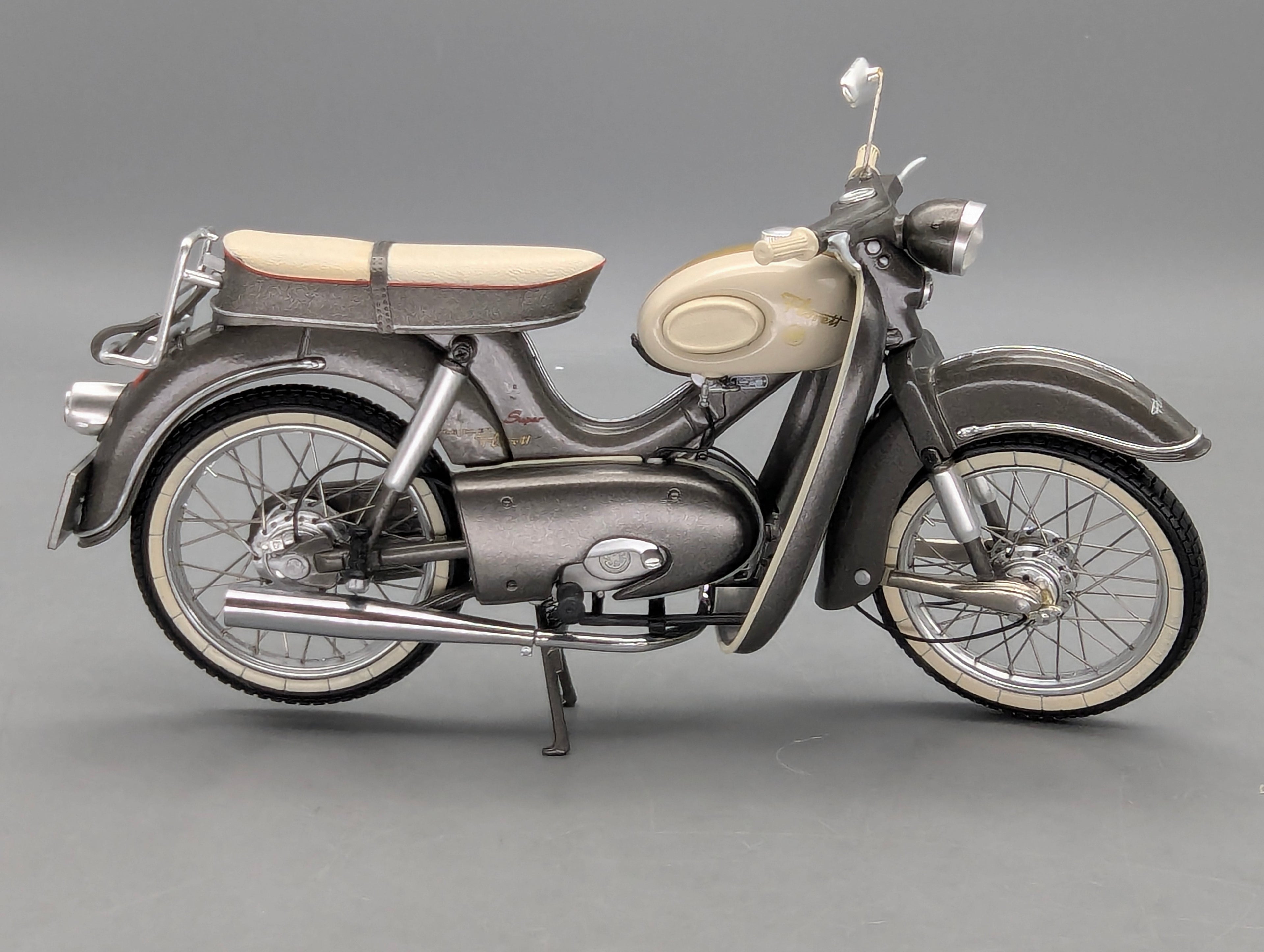 Modelo de motocicleta 1:10 Schuco Kreidler Florett Super con embalaje original