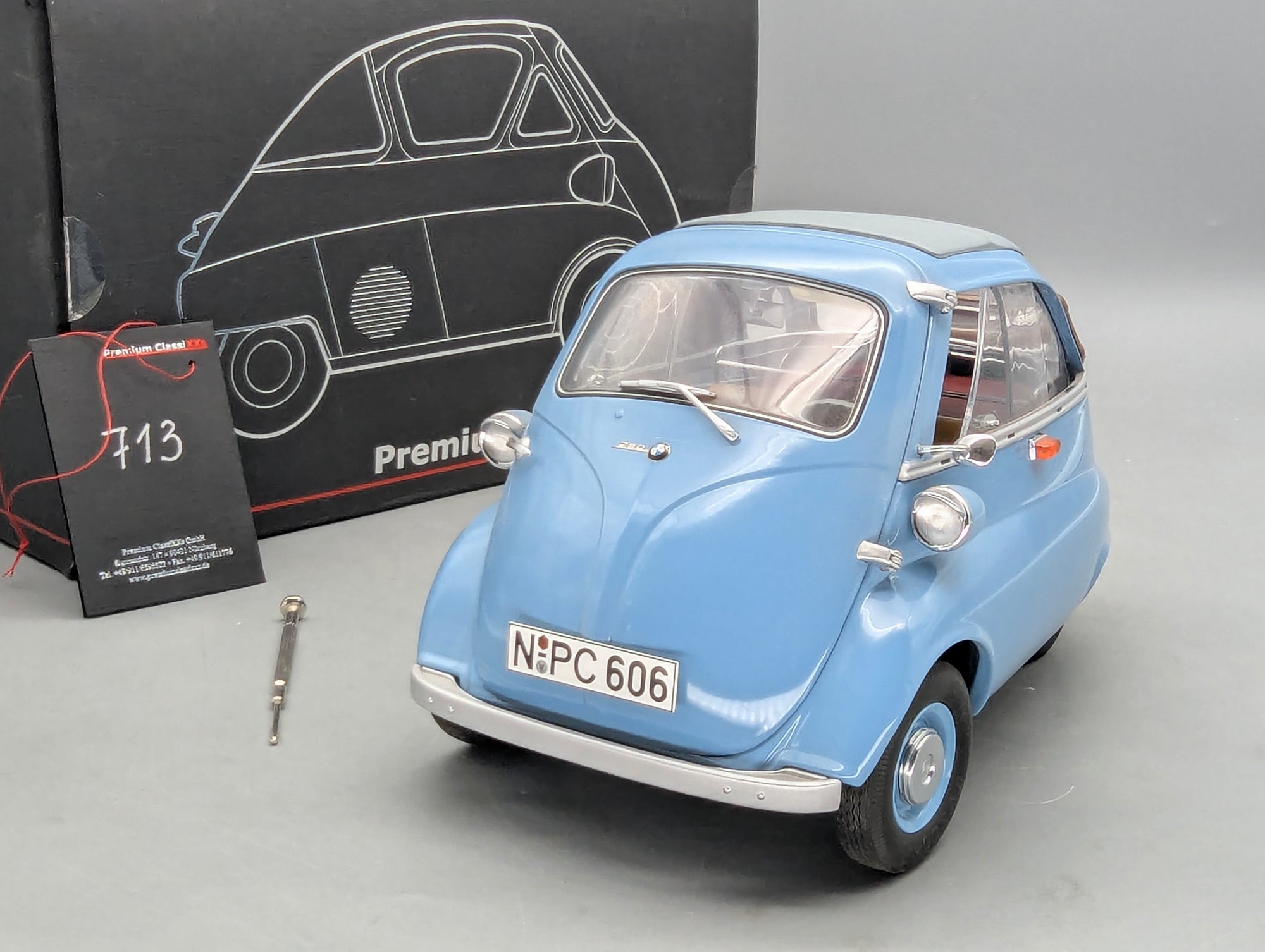 Coches a escala 1:12 Premium ClassiXXs BMW Isetta "Export" Azul Claro con embalaje original