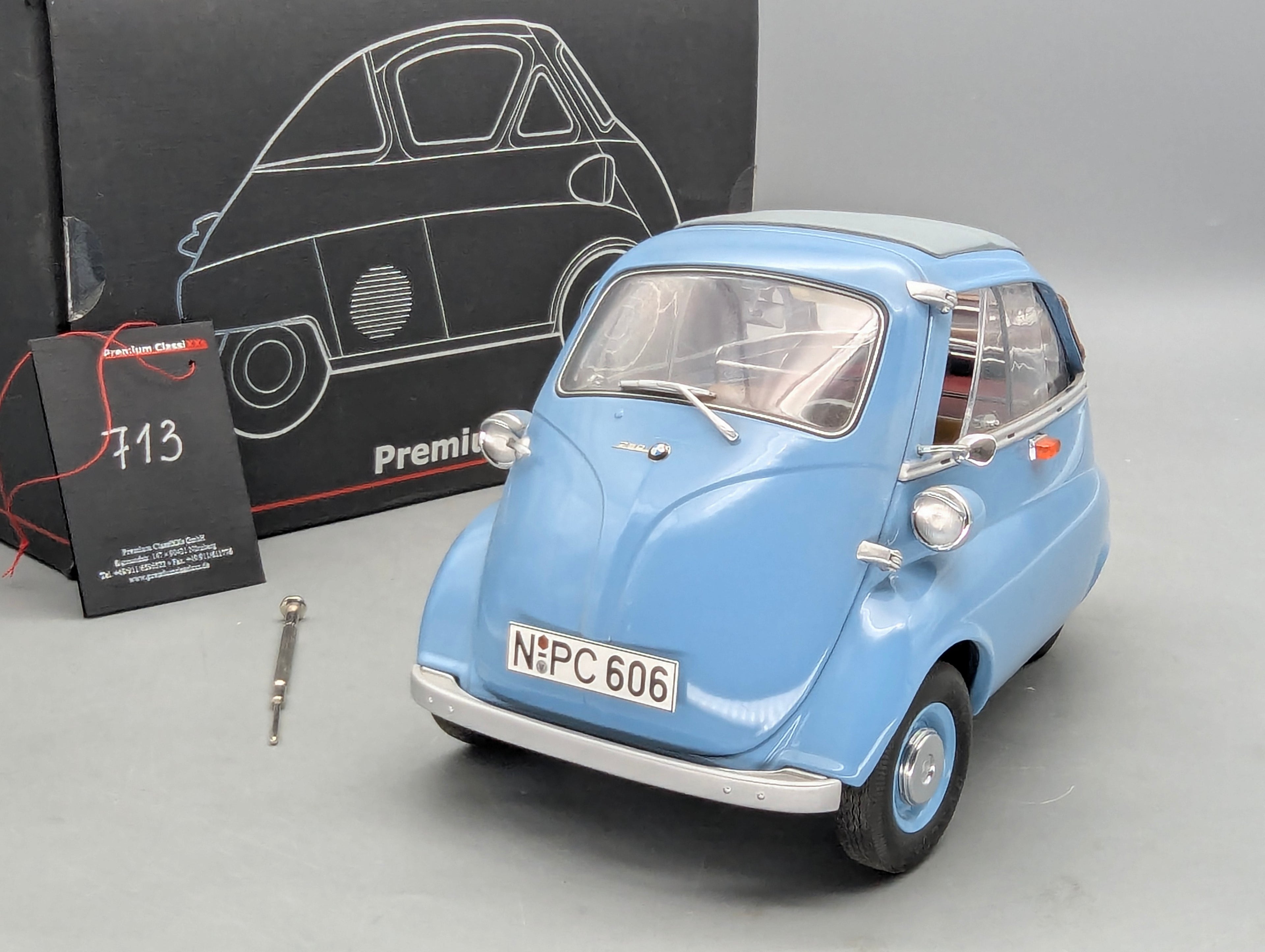 Coches a escala 1:12 Premium ClassiXXs BMW Isetta "Export" Azul Claro con embalaje original