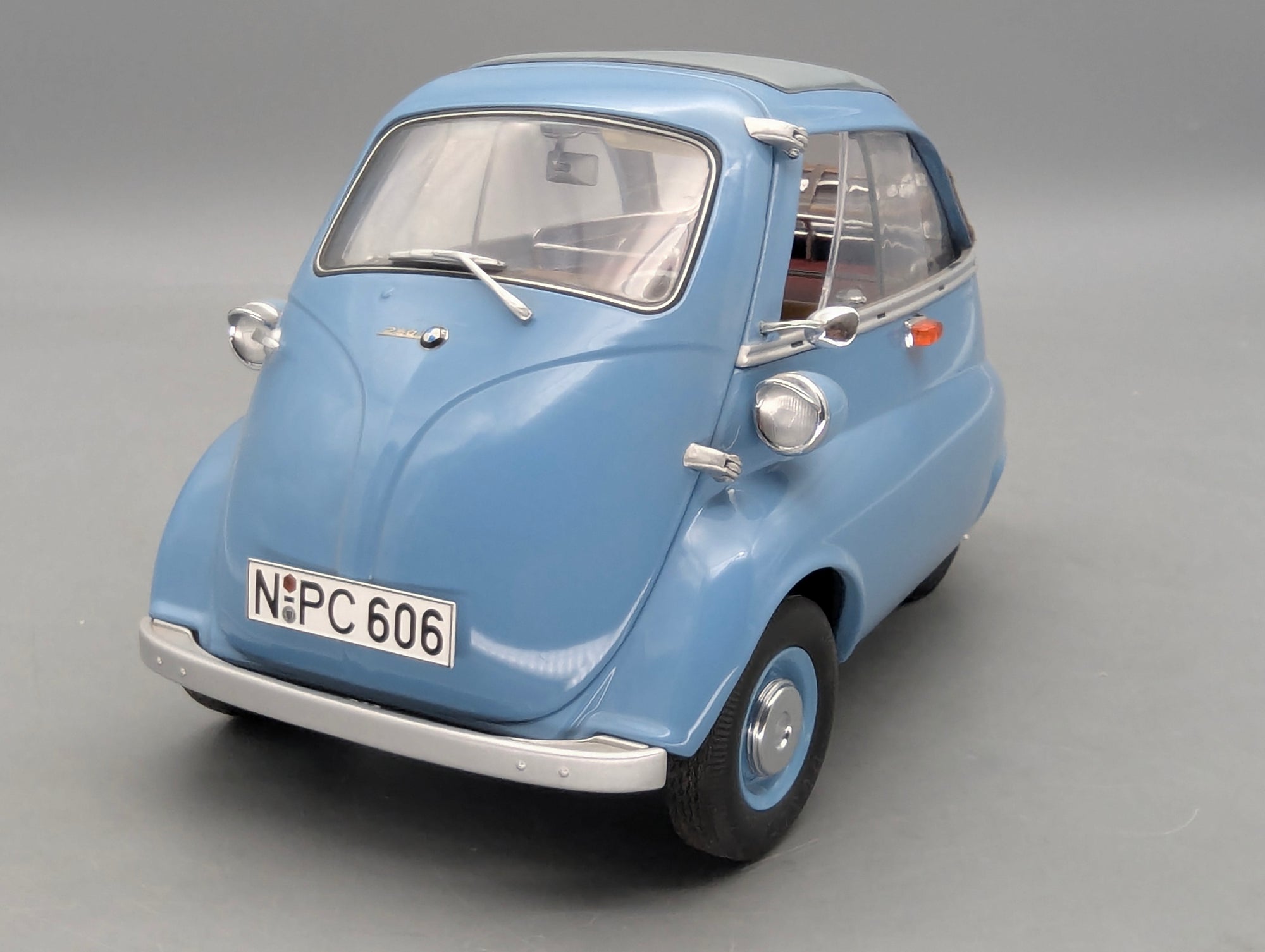 Coches a escala 1:12 Premium ClassiXXs BMW Isetta "Export" Azul Claro con embalaje original