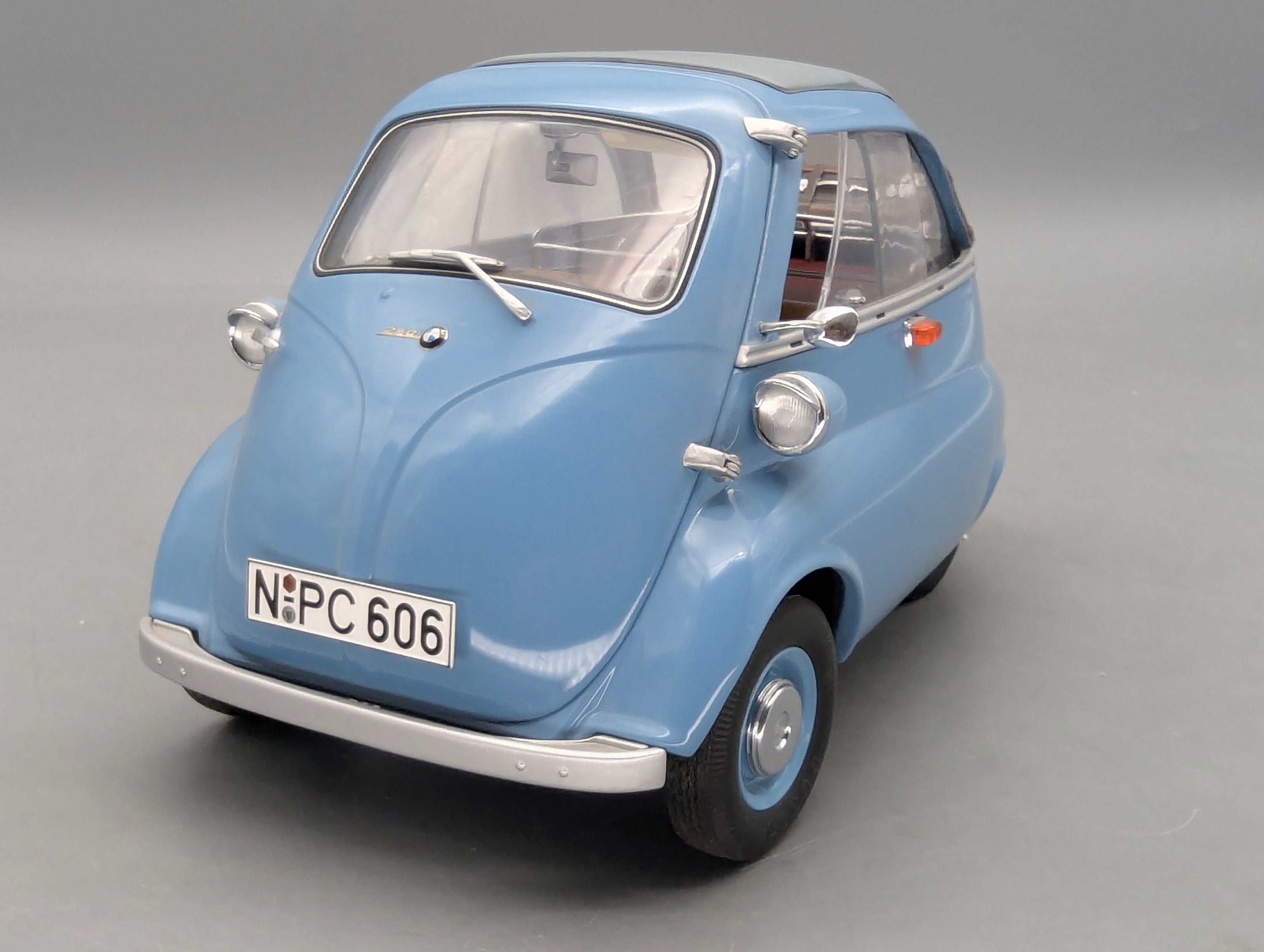 Coches a escala 1:12 Premium ClassiXXs BMW Isetta "Export" Azul Claro con embalaje original