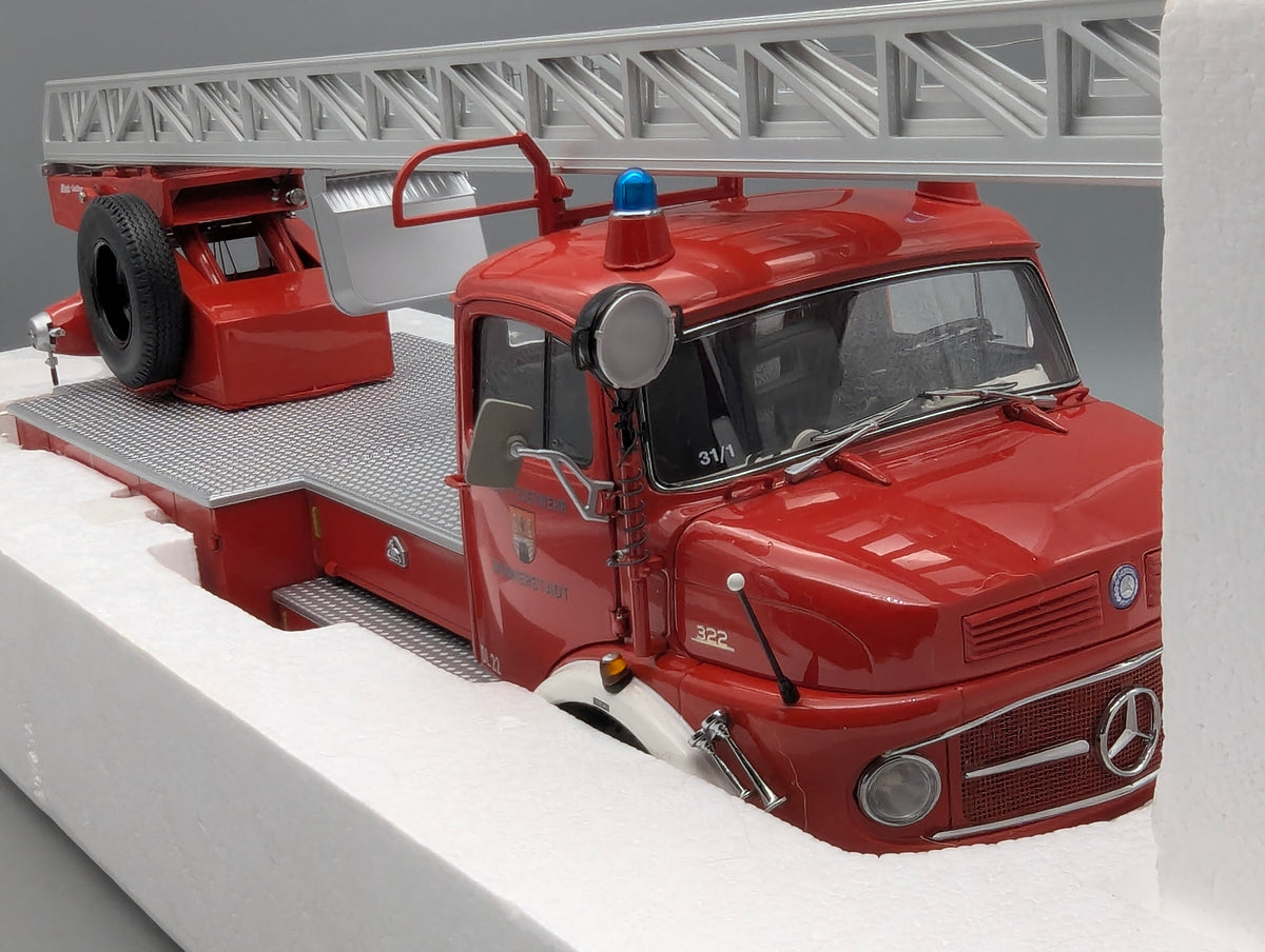 Model Cars 1:18 Schuco Mercedes Benz L 322 Fire Engine with Turntable Ladder with Original Packaging
