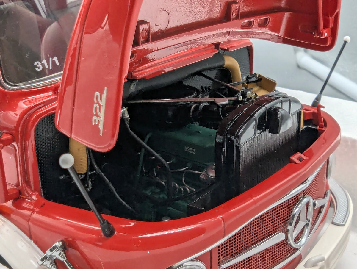 Model Cars 1:18 Schuco Mercedes Benz L 322 Fire Engine with Turntable Ladder with Original Packaging