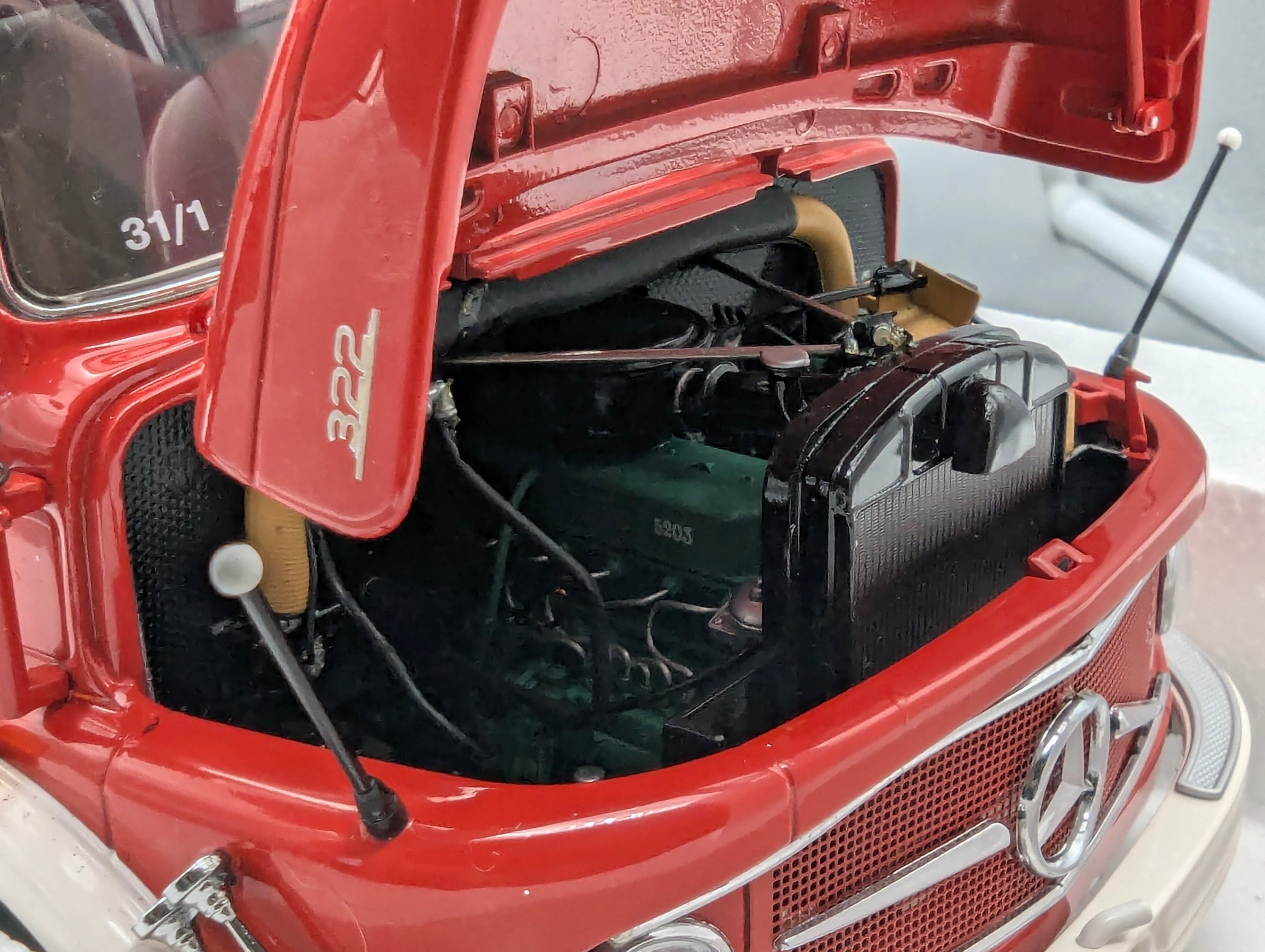 Model Cars 1:18 Schuco Mercedes Benz L 322 Fire Engine with Turntable Ladder with Original Packaging