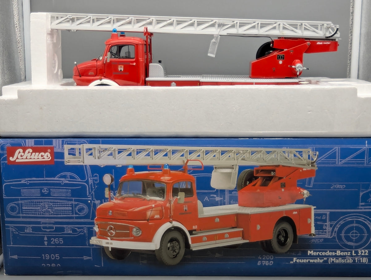 Model Cars 1:18 Schuco Mercedes Benz L 322 Fire Engine with Turntable Ladder with Original Packaging