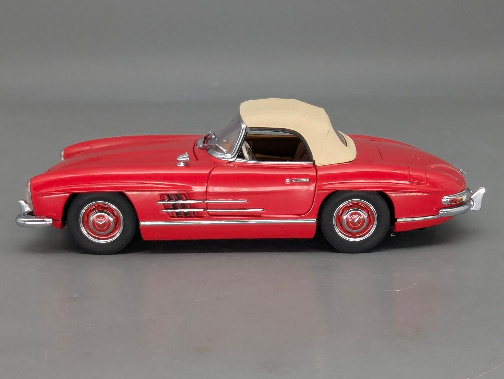 Modellautos 1:24 Franklin Mint Mercedes Benz 300 SL Roadster 1960 Rot mit OVP