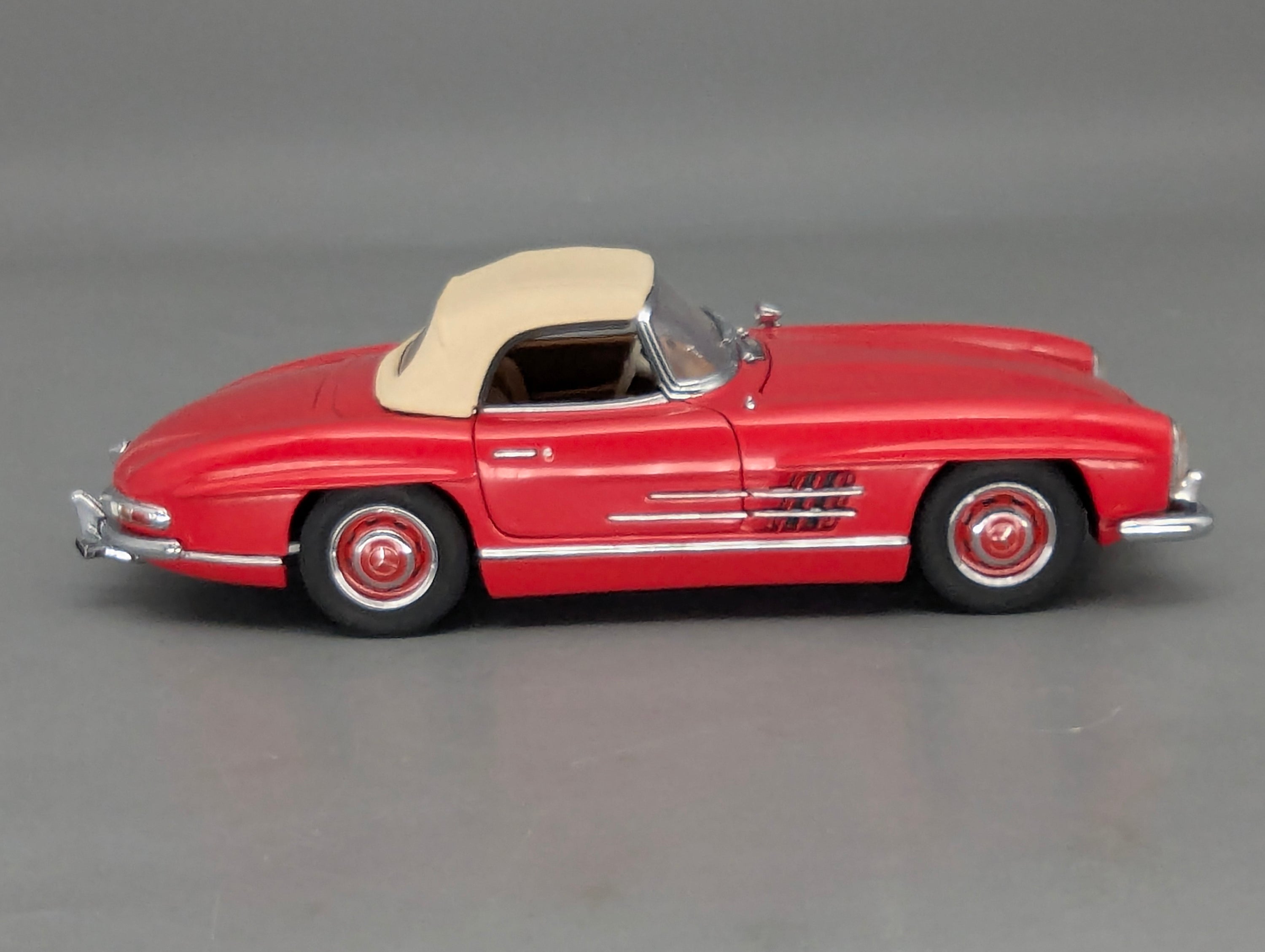 Modellautos 1:24 Franklin Mint Mercedes Benz 300 SL Roadster 1960 Rot mit OVP
