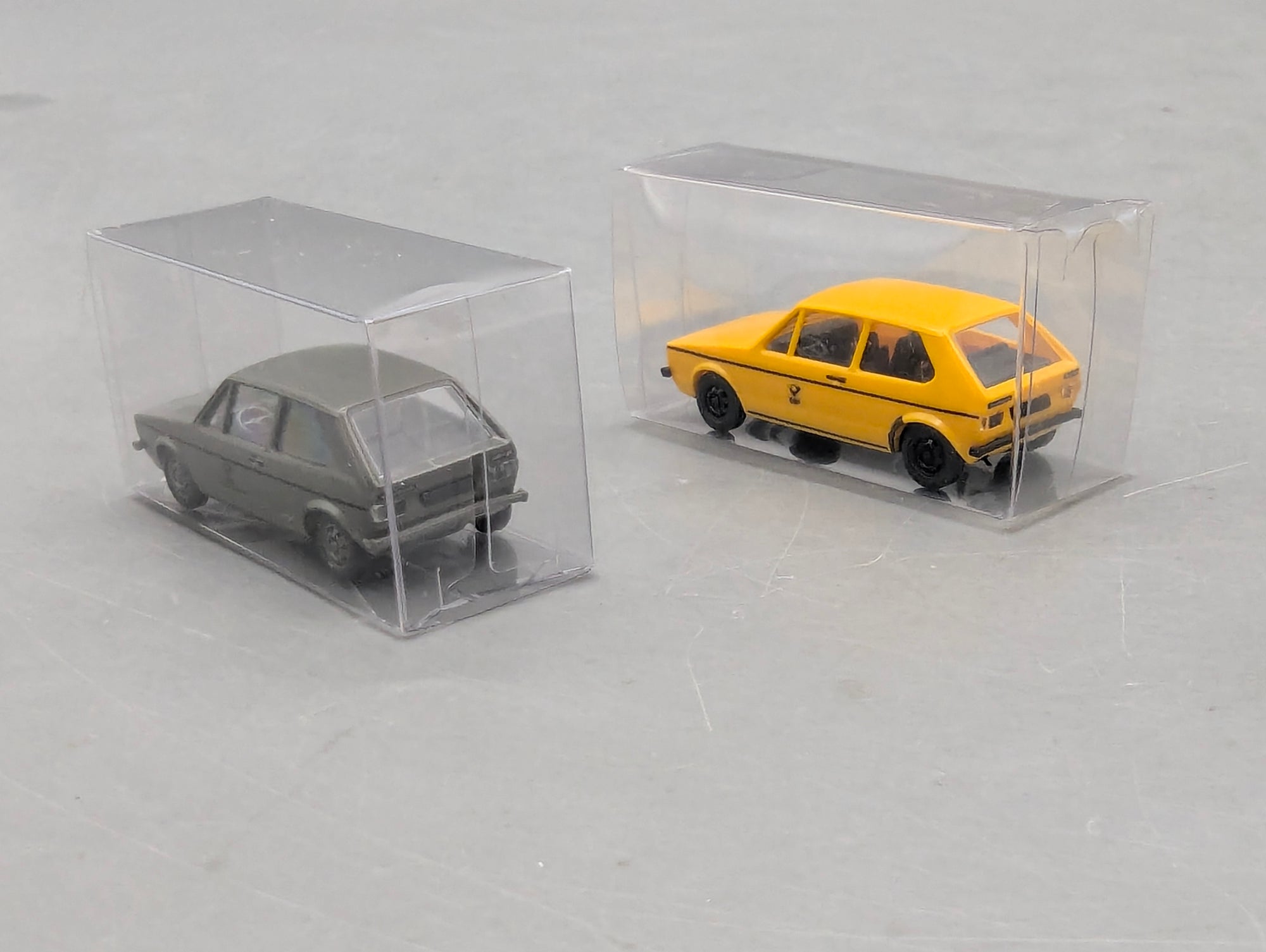 Modellautos H0 1:87 Brekina Volkswagen VW Golf 2-tlg Set Deutsche Bundespost OVP