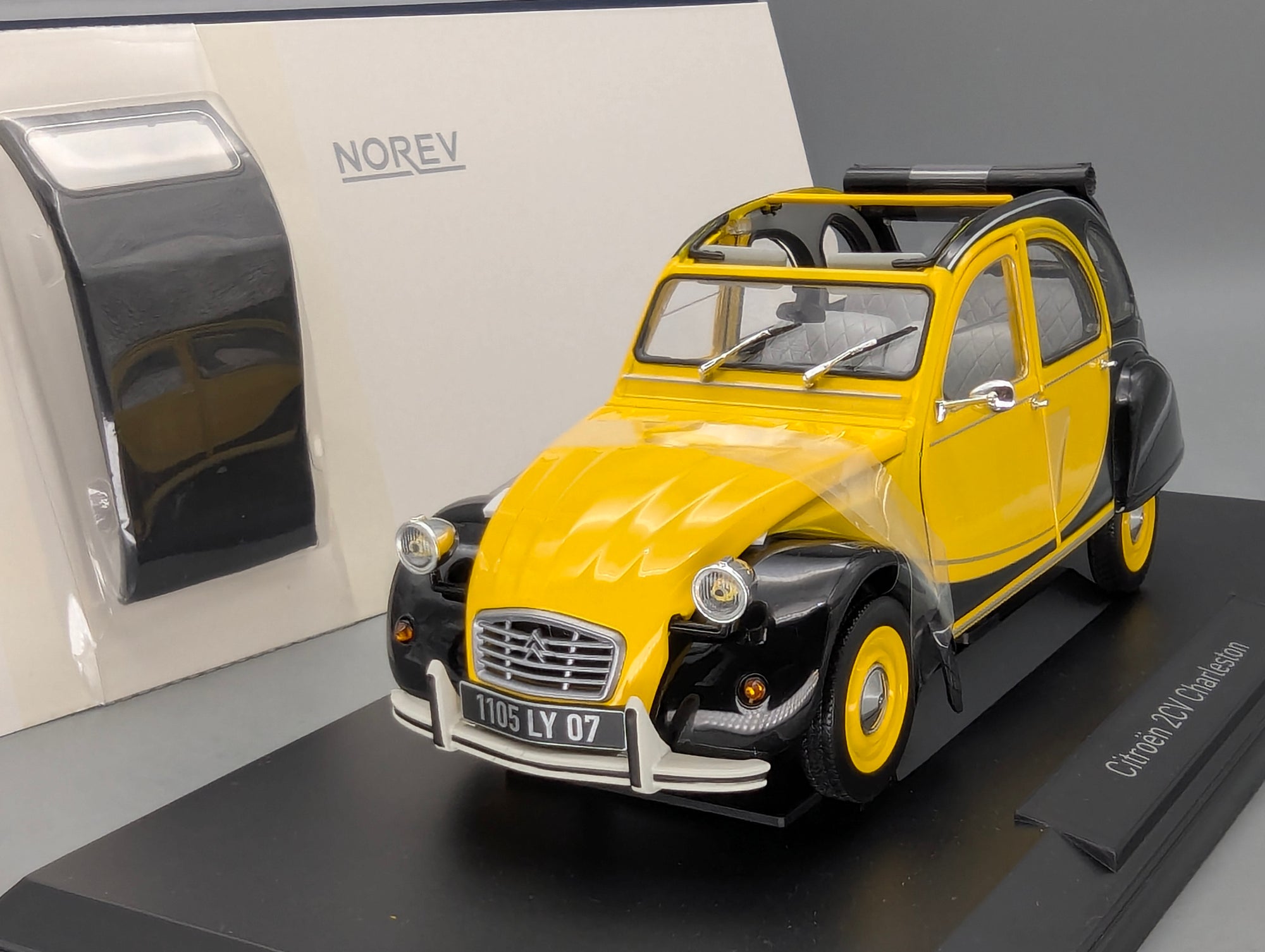 Coches a escala 1:12 Premium ClassiXXs BMW Isetta "Export" Azul Claro con embalaje original