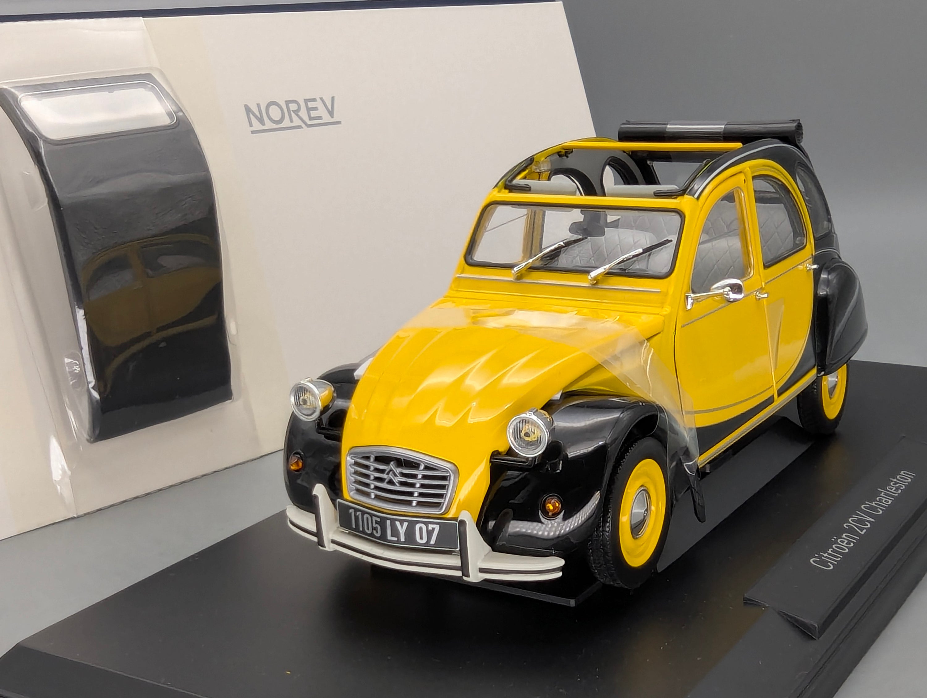 Coches a escala 1:12 Premium ClassiXXs BMW Isetta "Export" Azul Claro con embalaje original