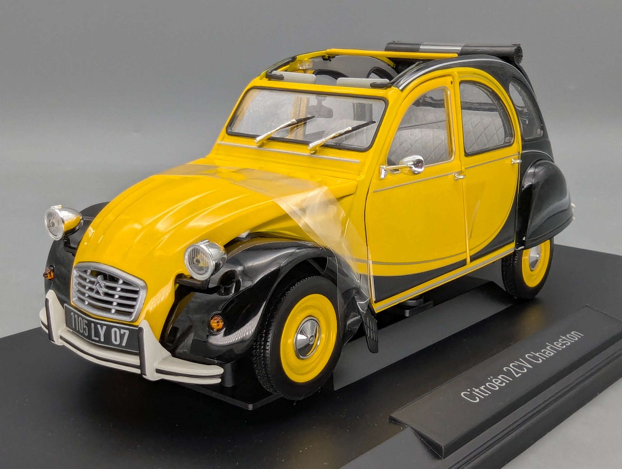 Coches a escala 1:12 Premium ClassiXXs BMW Isetta "Export" Azul Claro con embalaje original