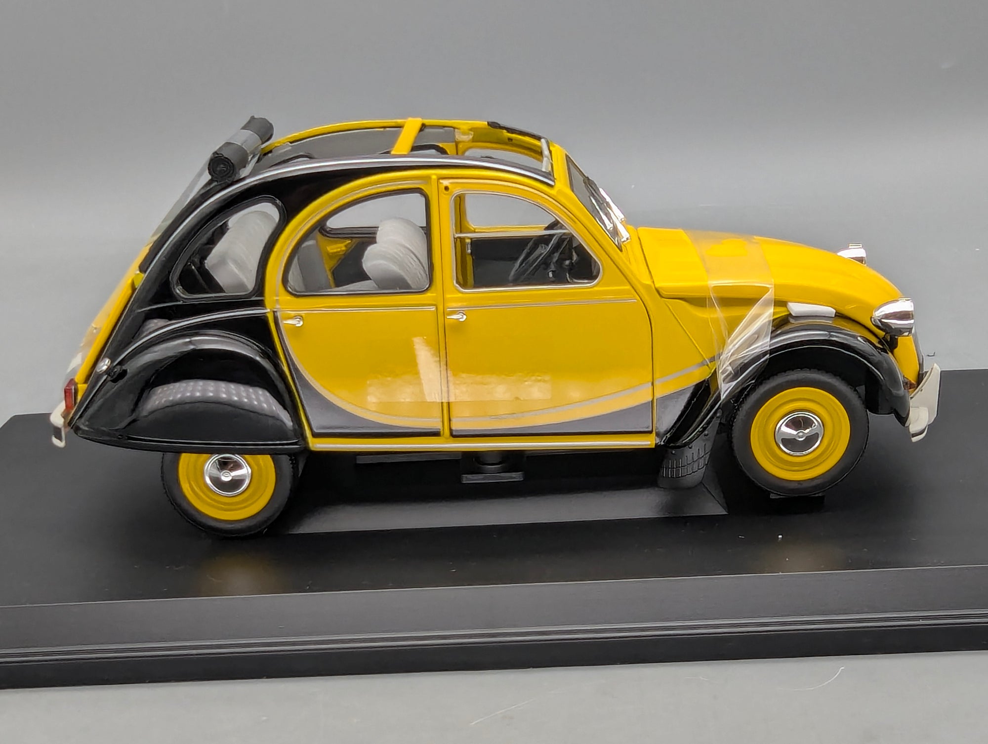 Coches a escala 1:12 Premium ClassiXXs BMW Isetta "Export" Azul Claro con embalaje original