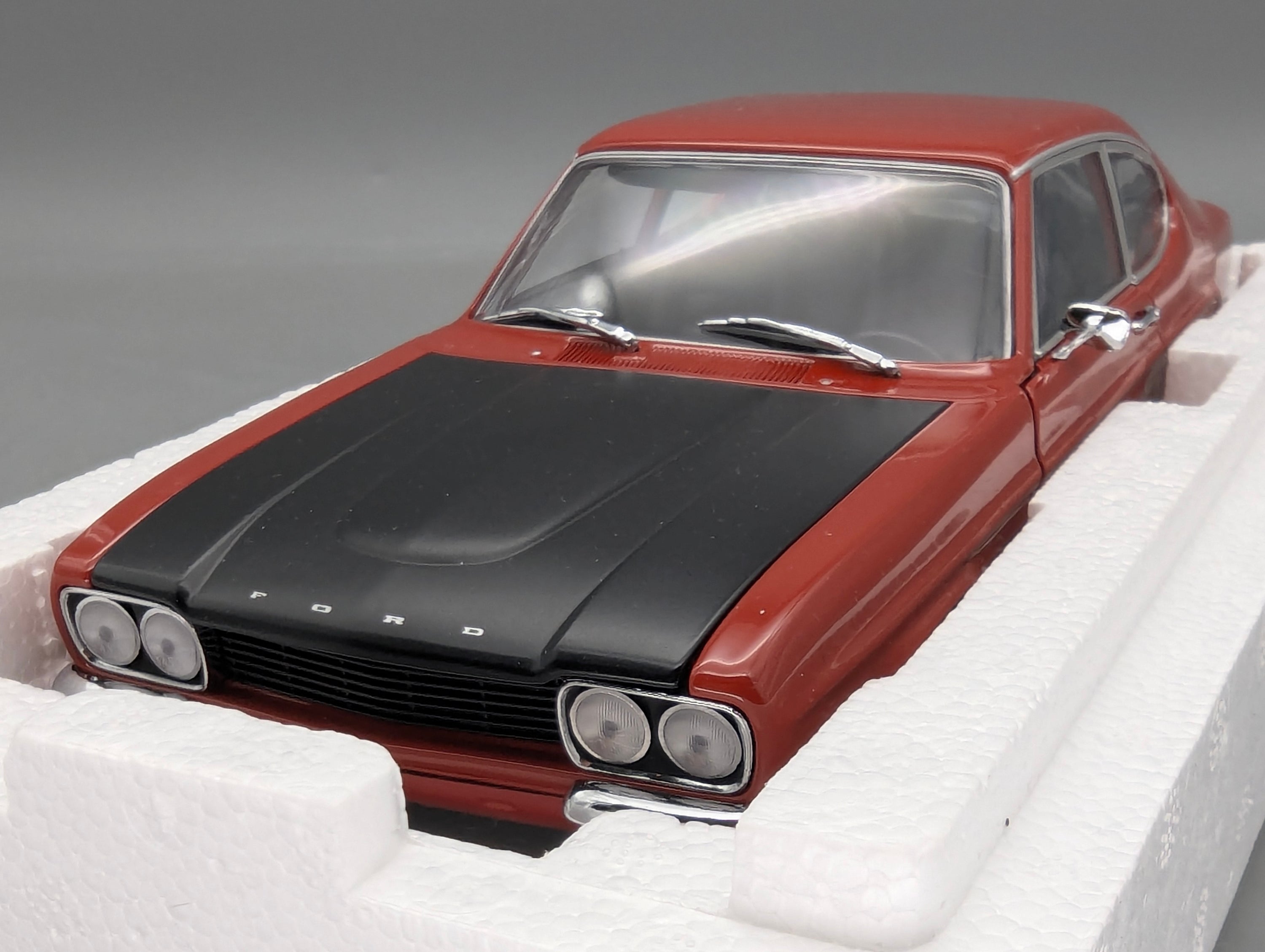 Modellautos 1:18 Minichamps Ford Capri I RS 2600 1970 Rot Schwarz mit OVP
