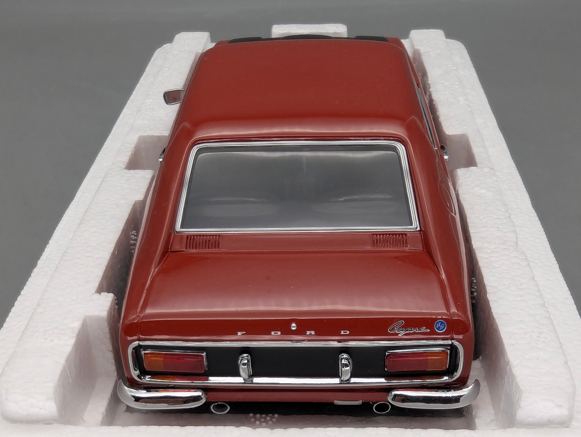 Modellautos 1:18 Minichamps Ford Capri I RS 2600 1970 Rot Schwarz mit OVP