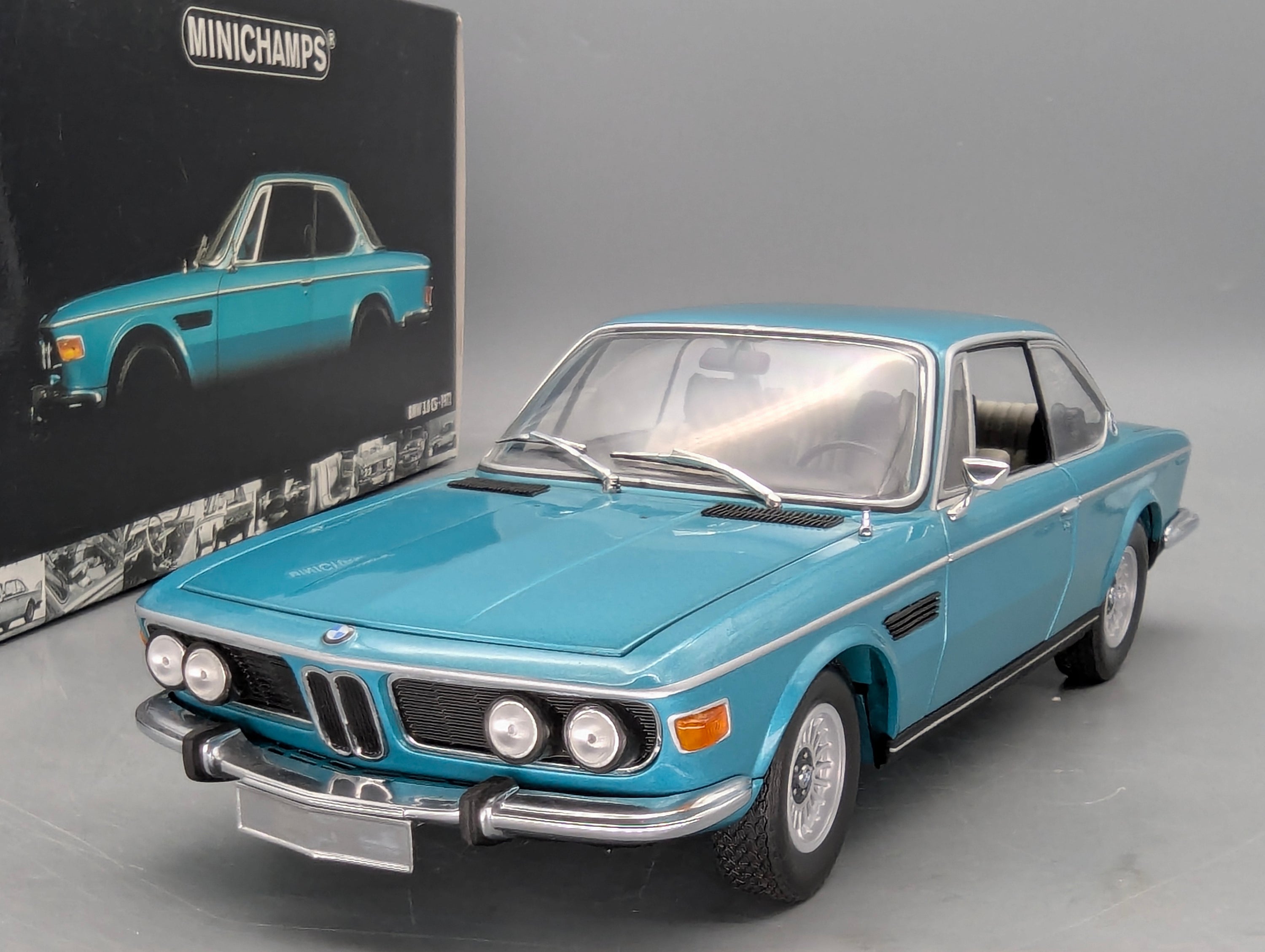 Modellautos 1:18 Minichamps BMW 3.0 CSi Met. Grün 1972 mit OVP