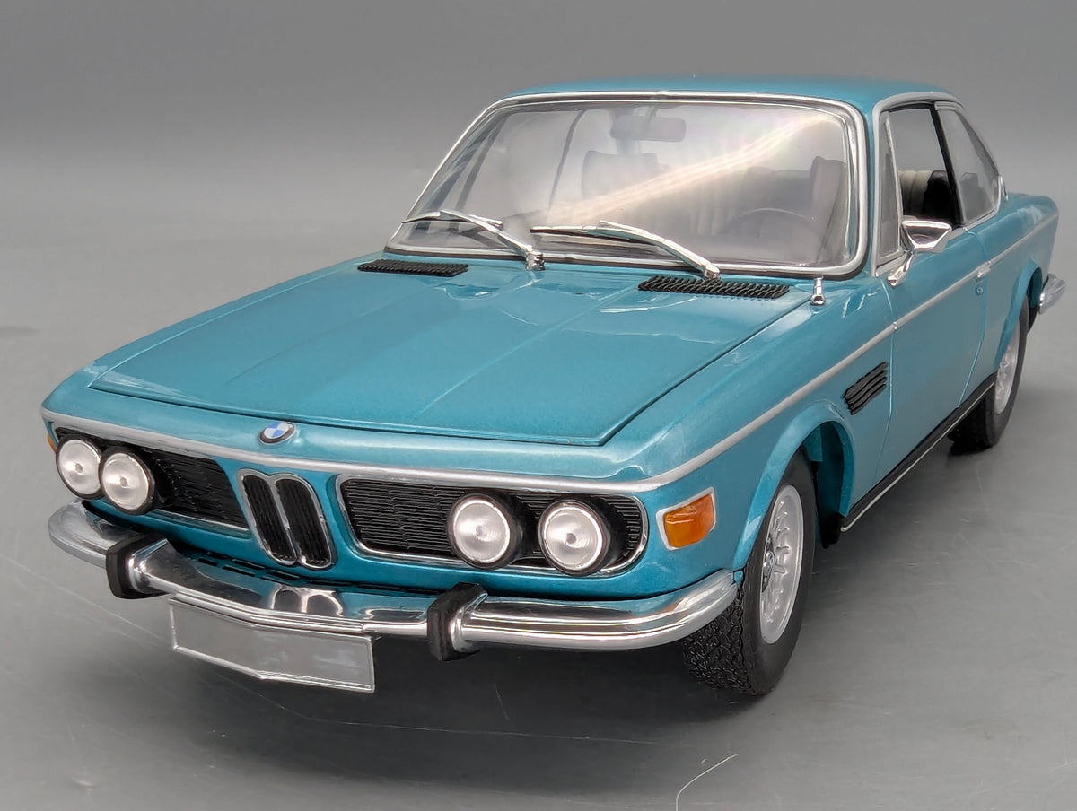 Modellautos 1:18 Minichamps BMW 3.0 CSi Met. Grün 1972 mit OVP