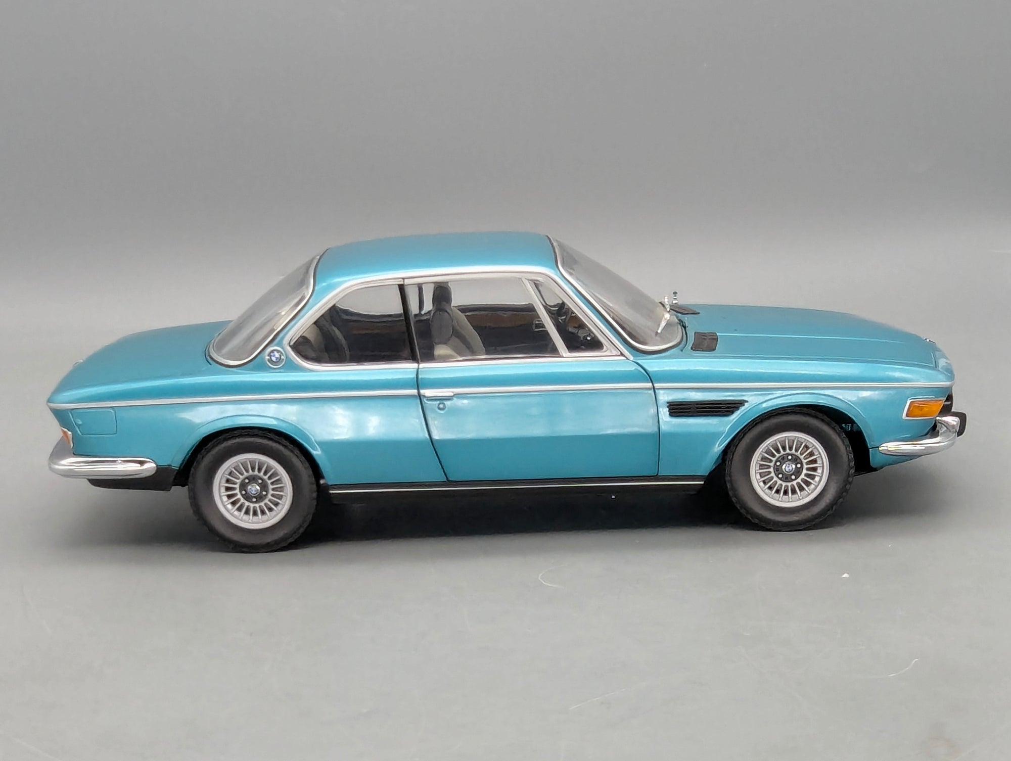 Modellautos 1:18 Minichamps BMW 3.0 CSi Met. Grün 1972 mit OVP