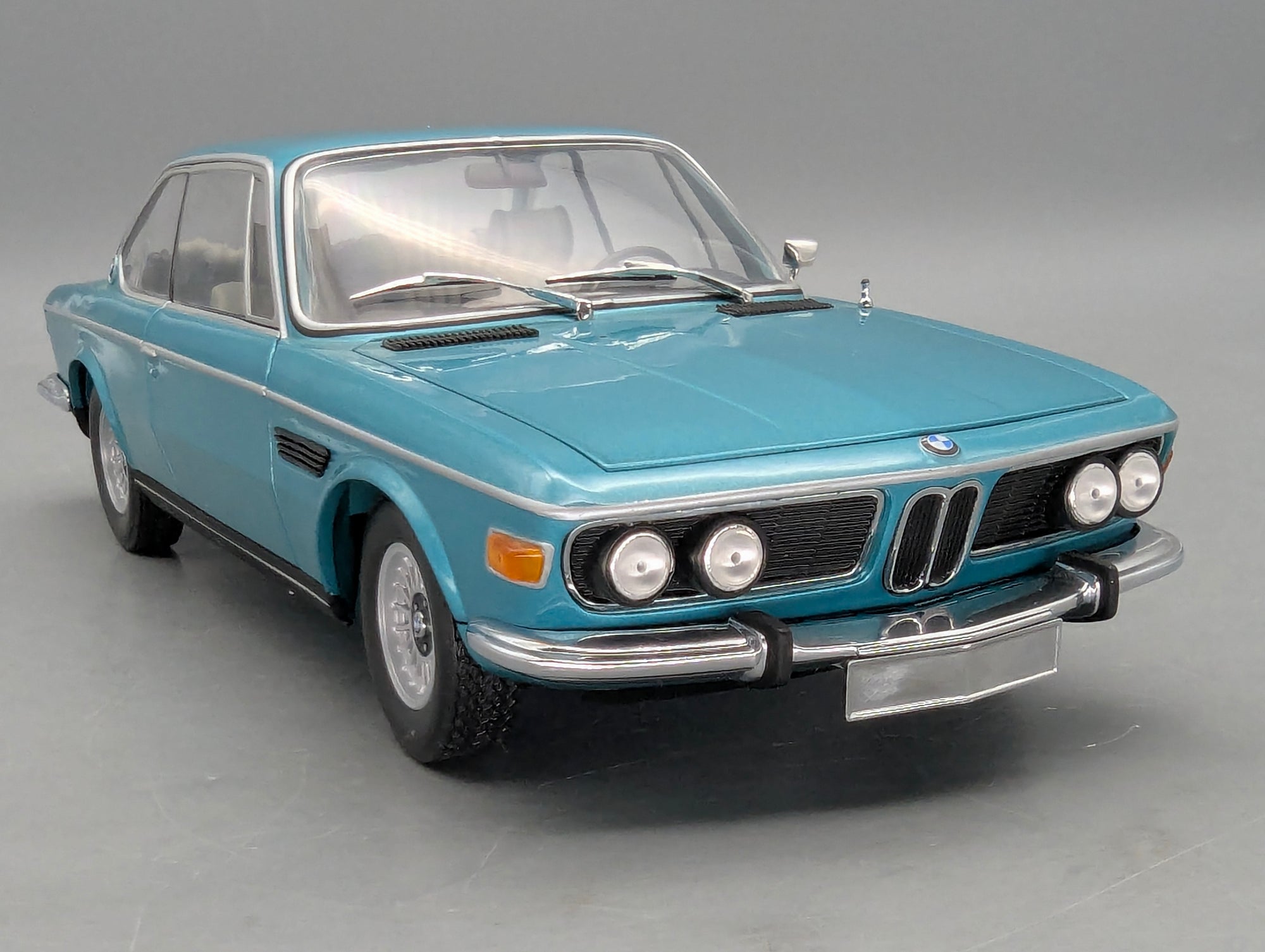 Modellautos 1:18 Minichamps BMW 3.0 CSi Met. Grün 1972 mit OVP