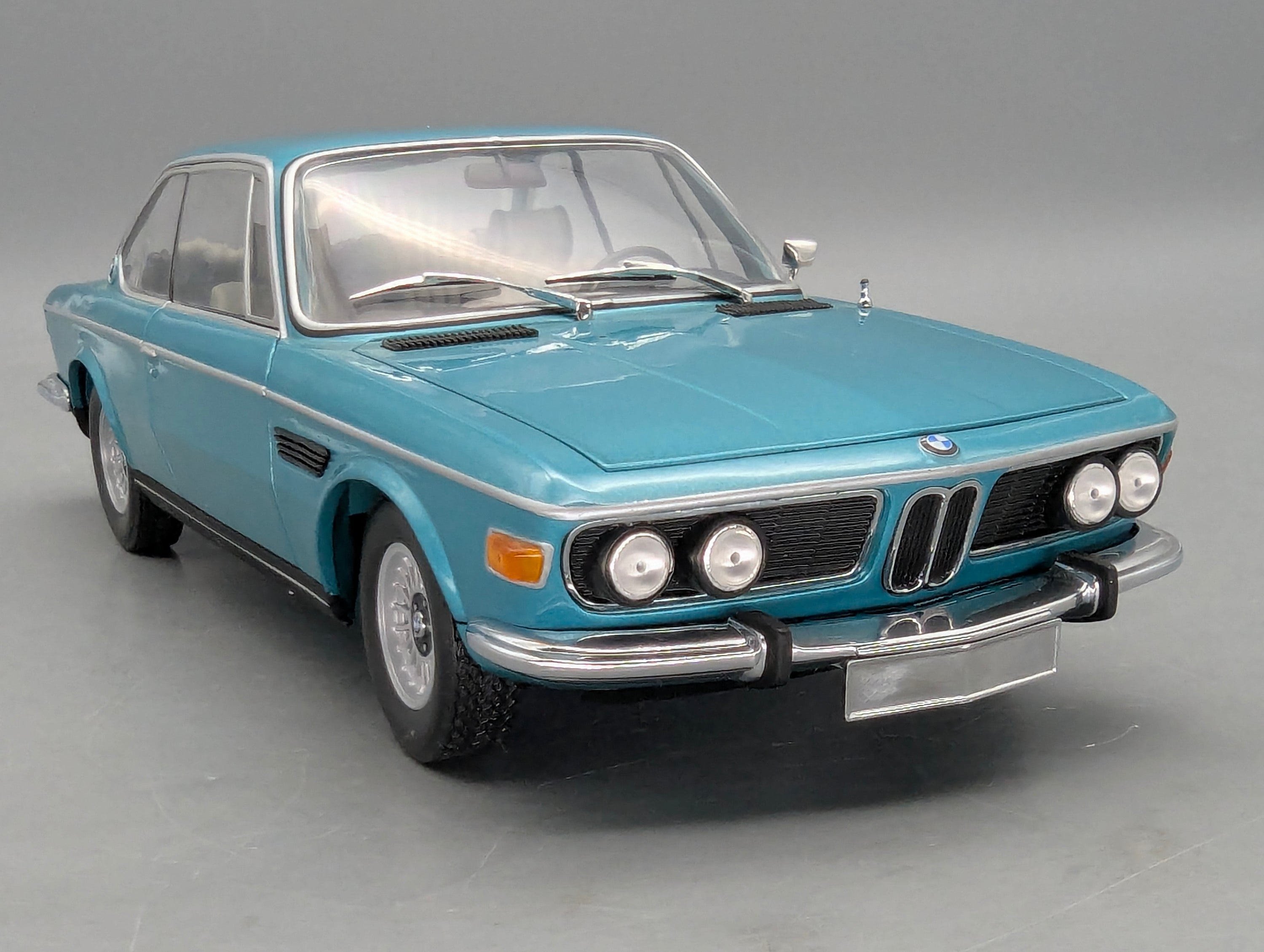 Modellautos 1:18 Minichamps BMW 3.0 CSi Met. Grün 1972 mit OVP