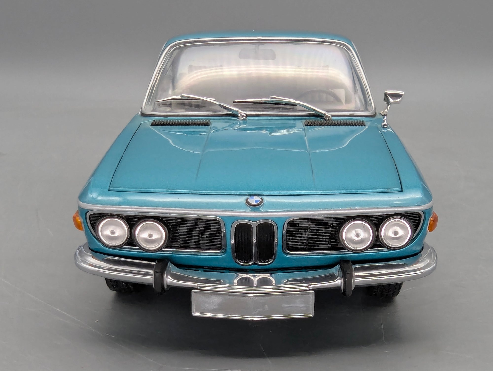 Modellautos 1:18 Minichamps BMW 3.0 CSi Met. Grün 1972 mit OVP