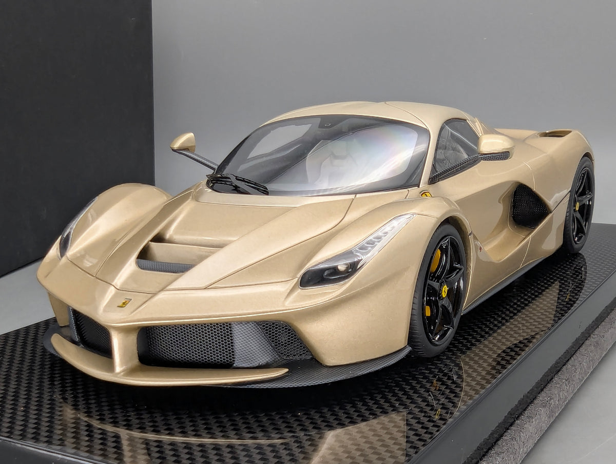 Modellautos 1:18 MR Collection Ferrari LaFerrari Gold mit OVP