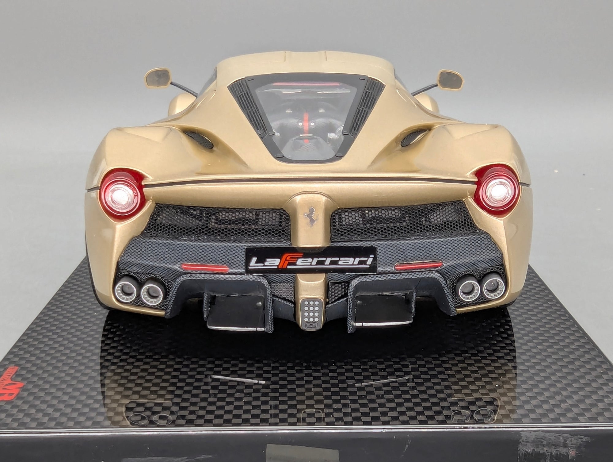 Modellautos 1:18 MR Collection Ferrari LaFerrari Gold mit OVP
