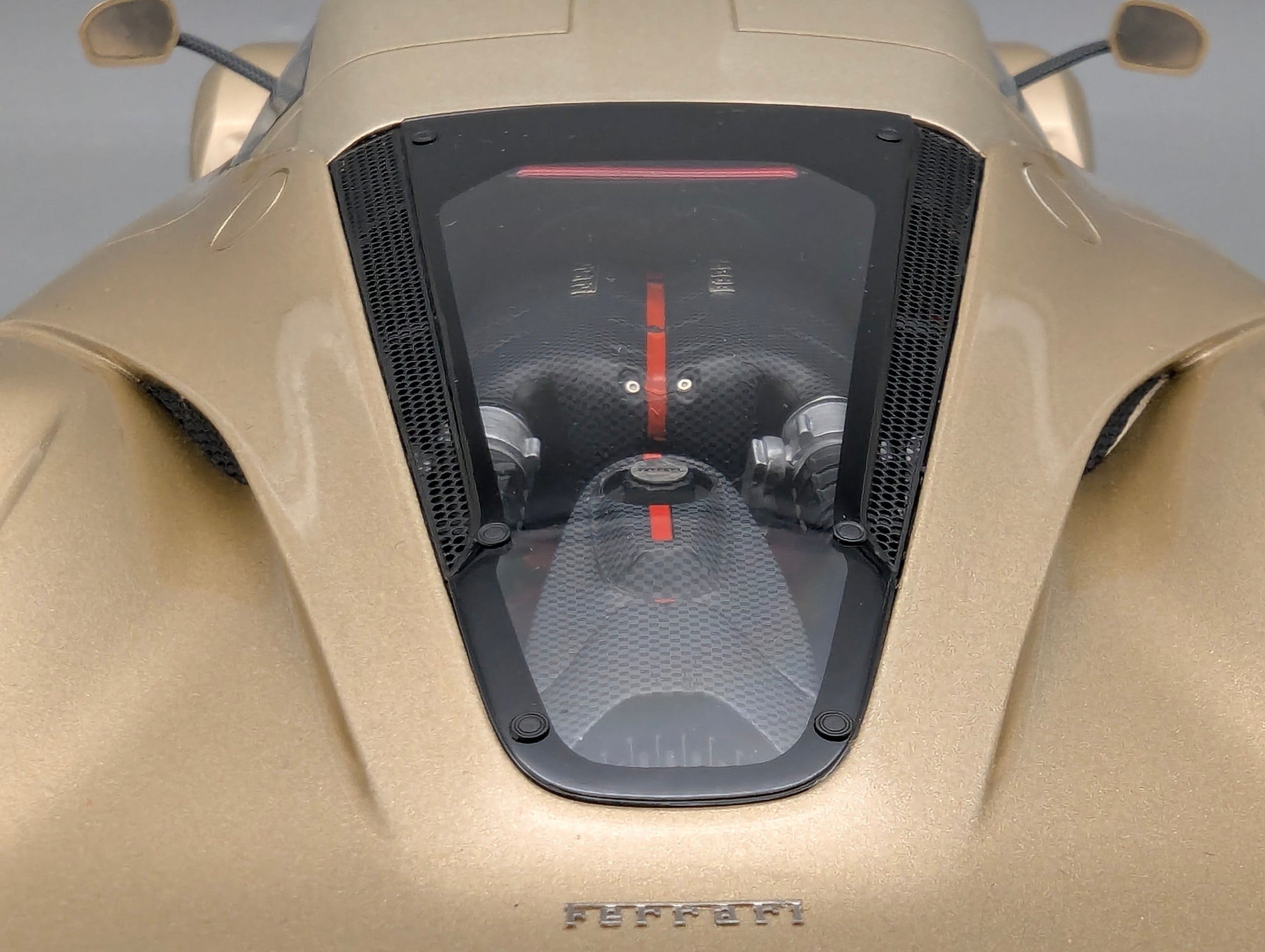 Modellautos 1:18 MR Collection Ferrari LaFerrari Gold mit OVP