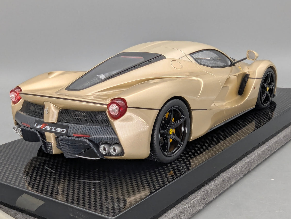 Modellautos 1:18 MR Collection Ferrari LaFerrari Gold mit OVP