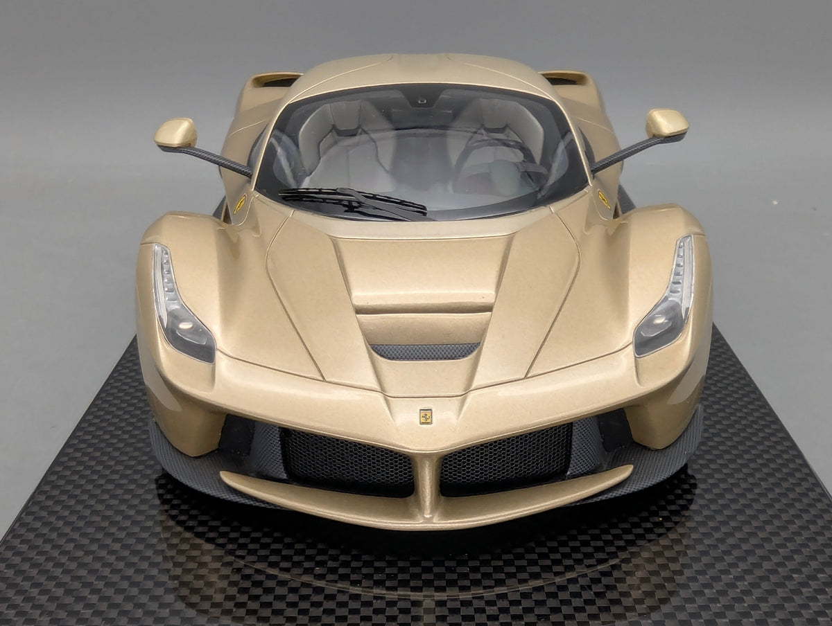 Modellautos 1:18 MR Collection Ferrari LaFerrari Gold mit OVP
