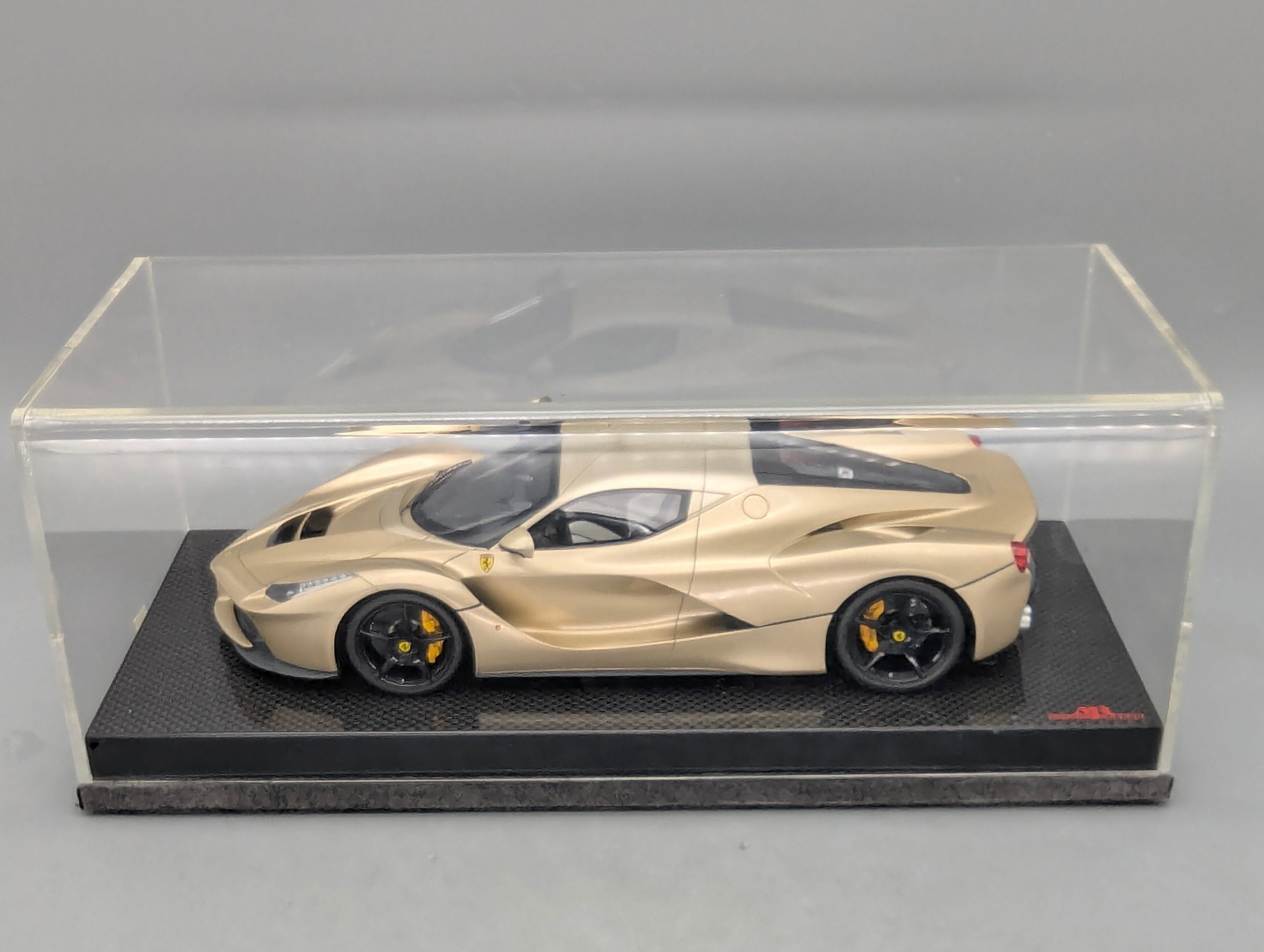 Modellautos 1:18 MR Collection Ferrari LaFerrari Gold mit OVP