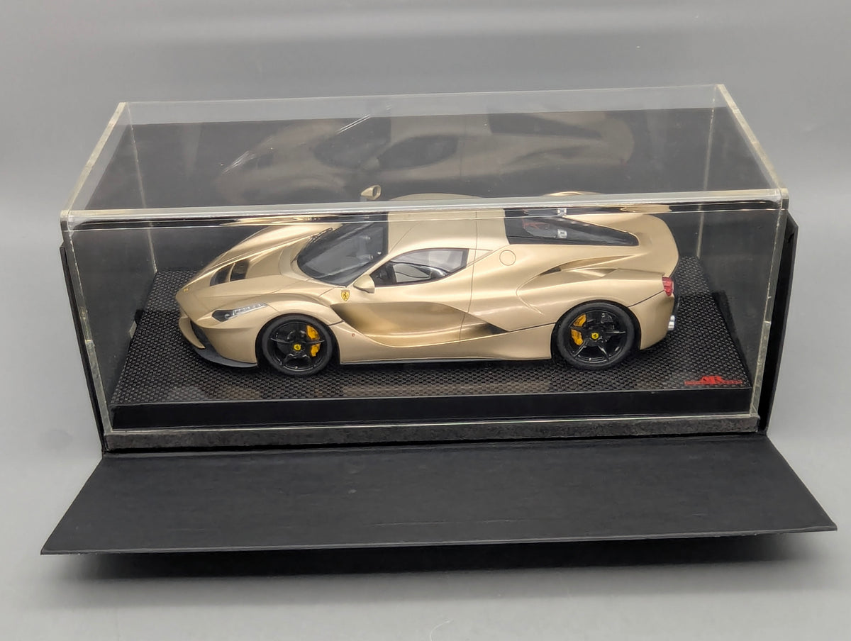 Modellautos 1:18 MR Collection Ferrari LaFerrari Gold mit OVP