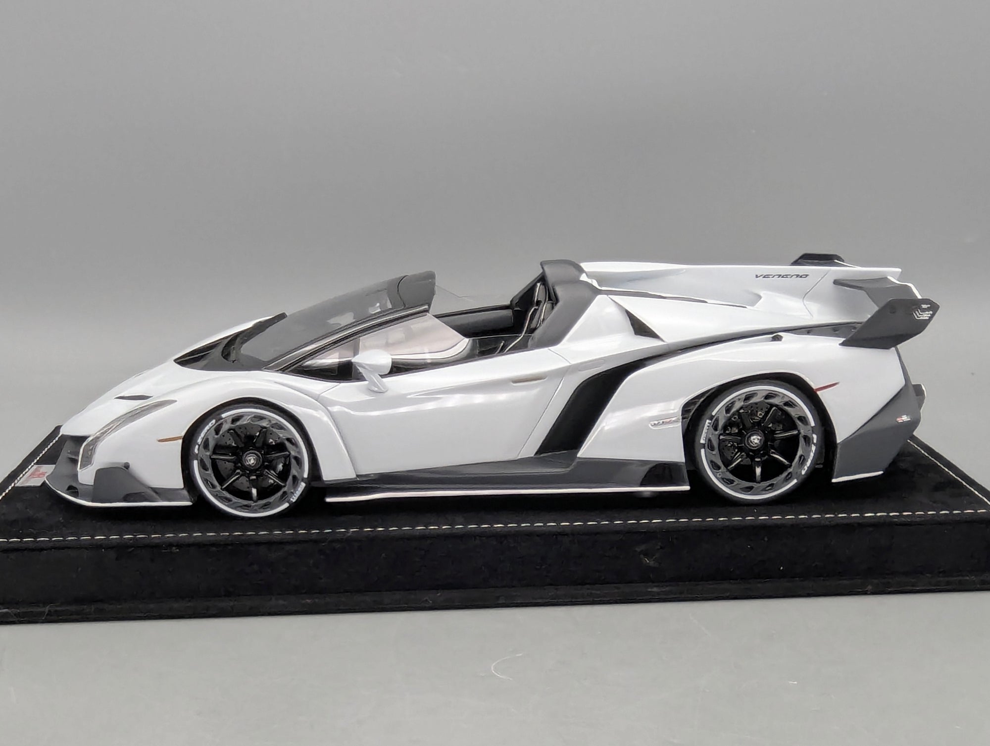 Modellautos 1:18 MR Collection Lamborghini Veneno Roadster Ltd 1/1 mit OVP
