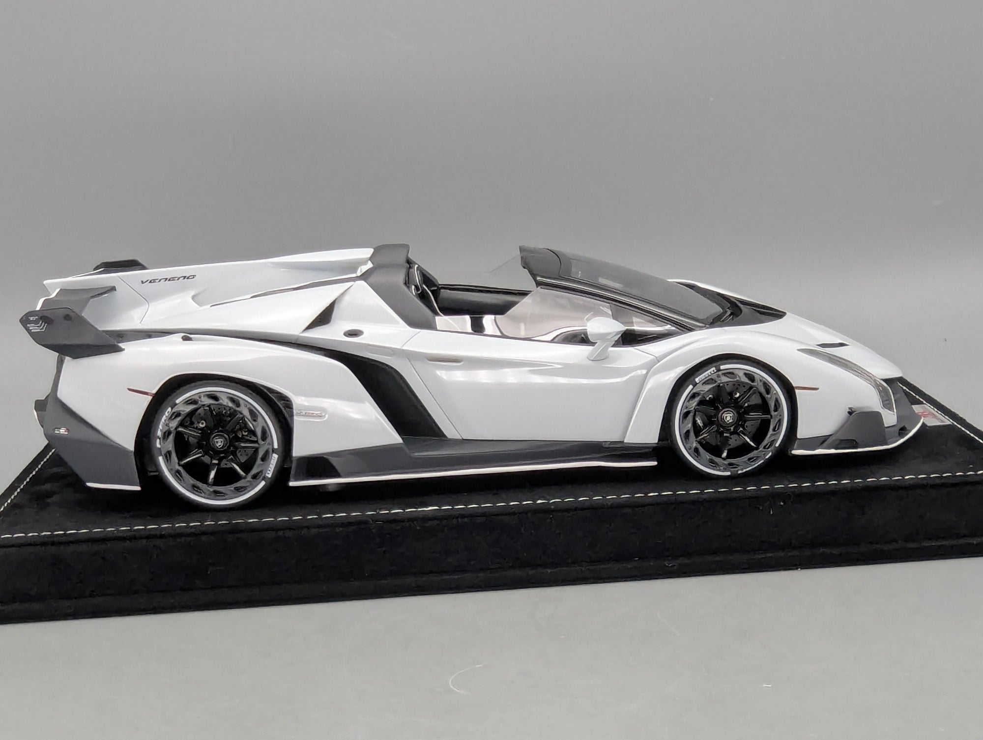 Modellautos 1:18 MR Collection Lamborghini Veneno Roadster Ltd 1/1 mit OVP